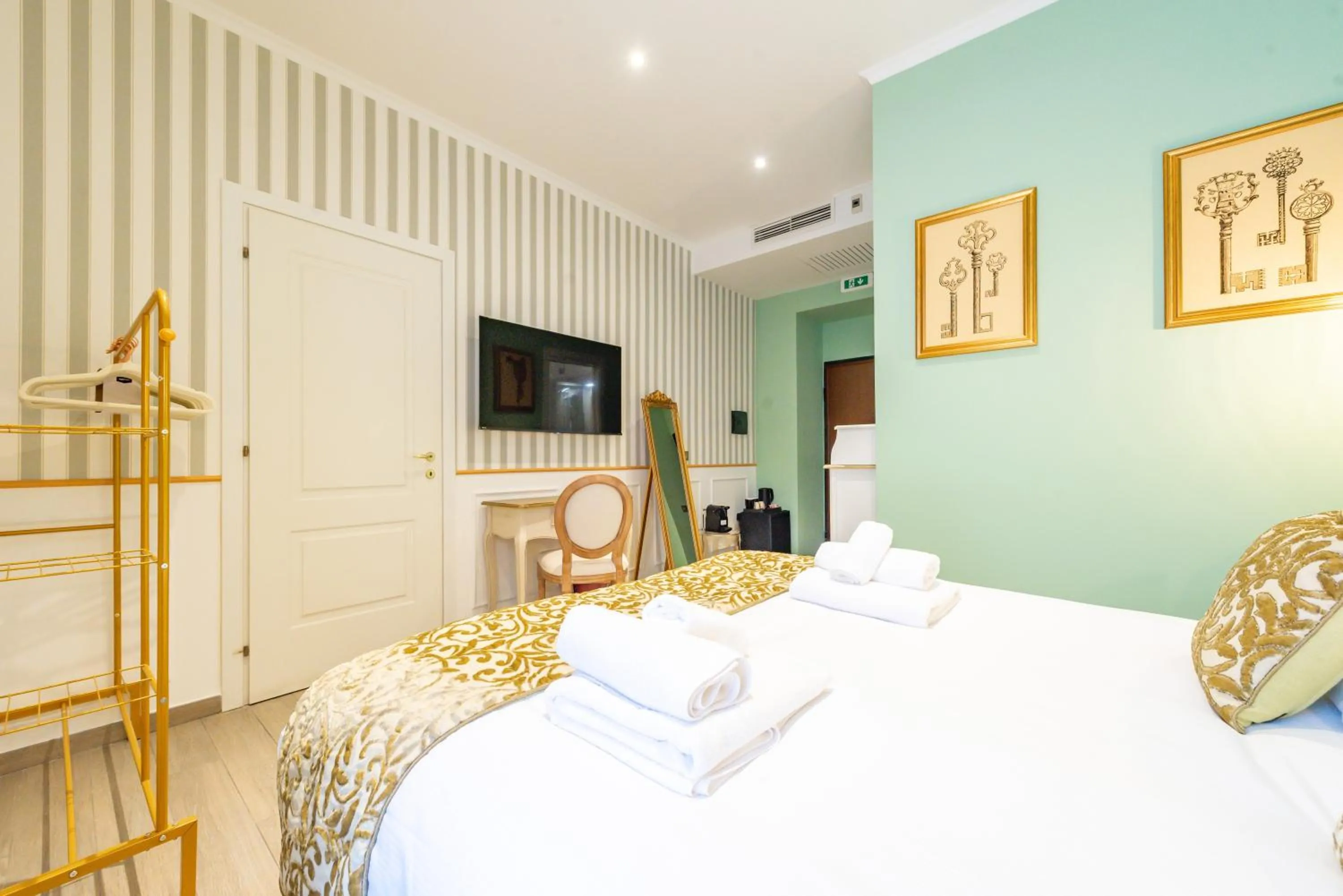 Other, Bed in Catone Vatican Suites by Ghor