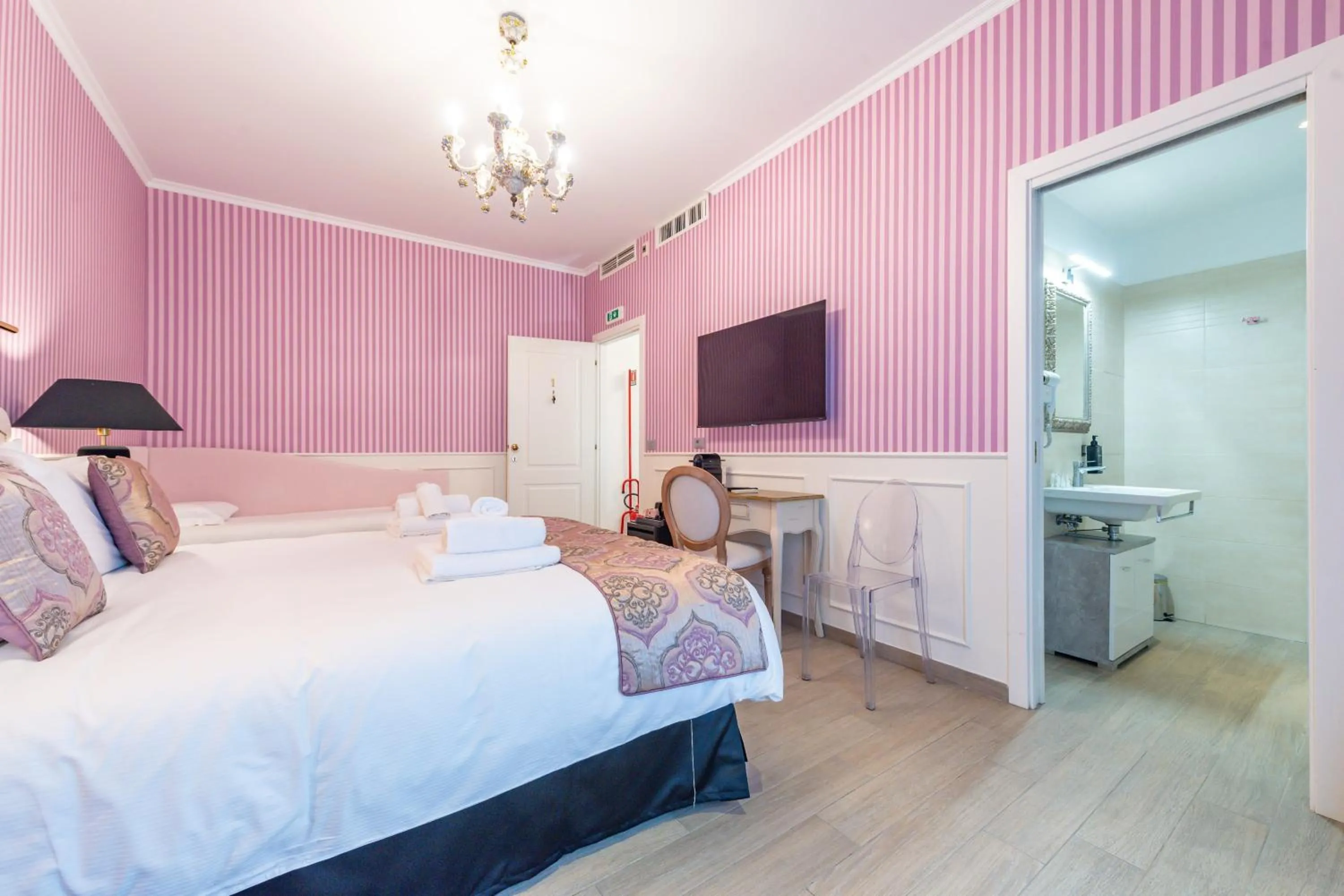 Other, Bed in Catone Vatican Suites by Ghor