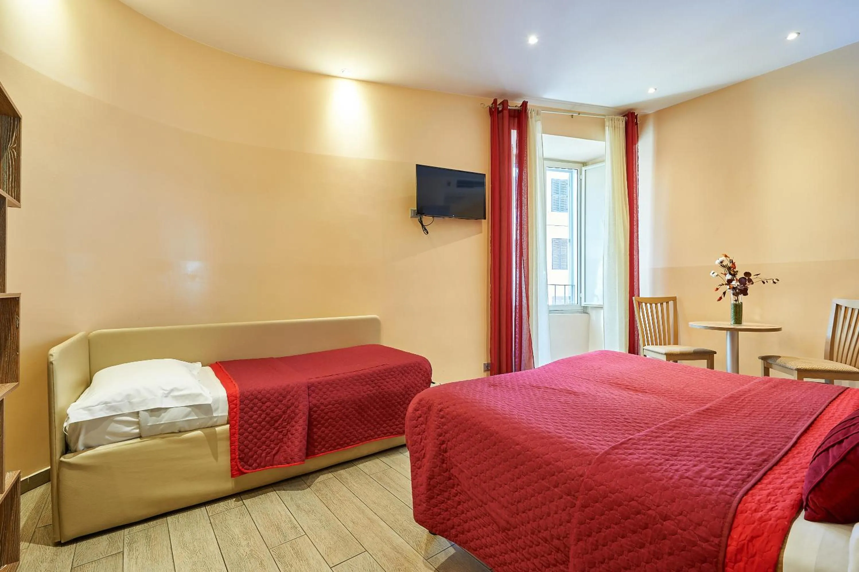 Bedroom, Bed in Catone Vatican Suites