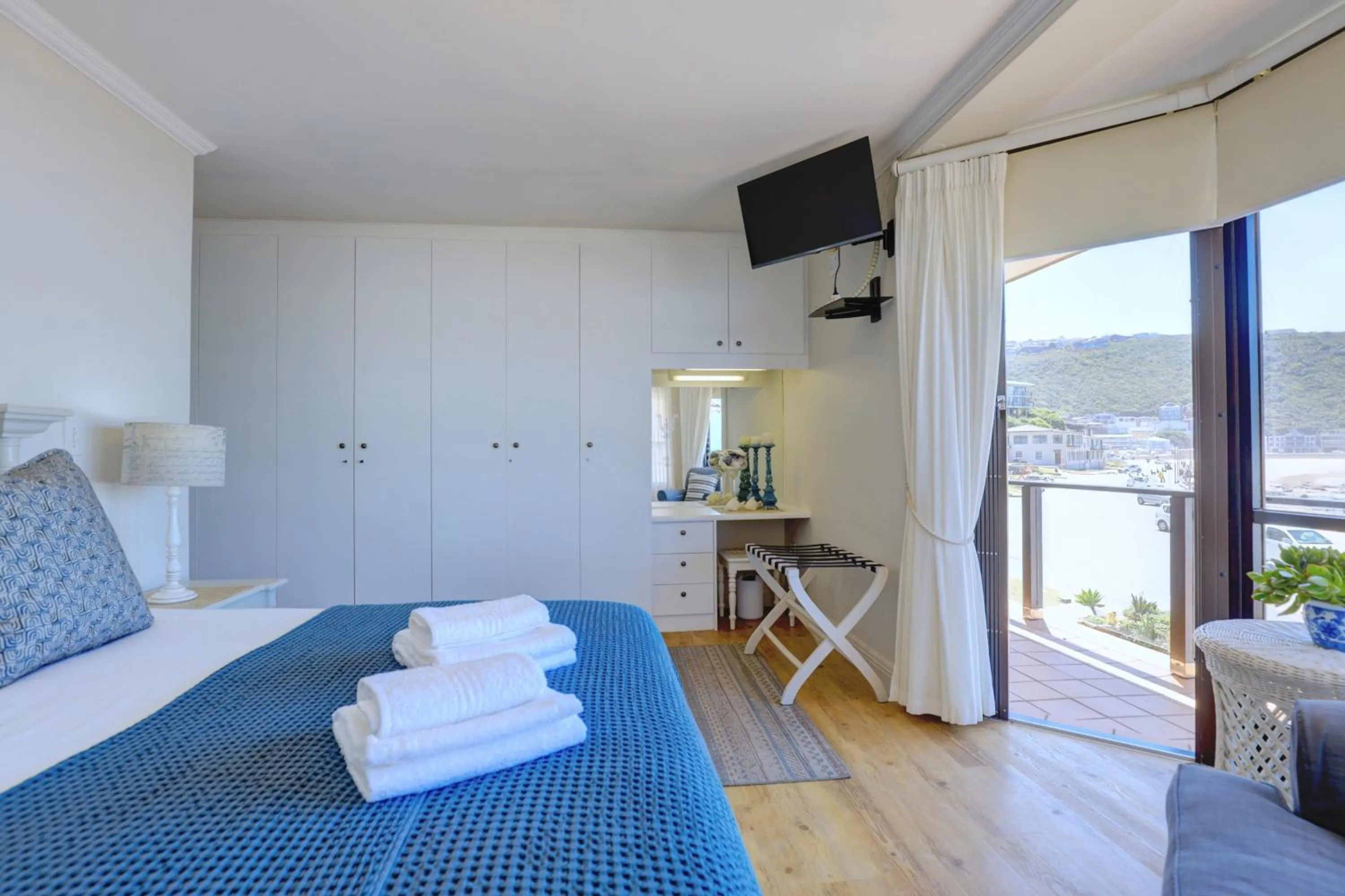 Bed in Oppiesee Selfcatering Apartments