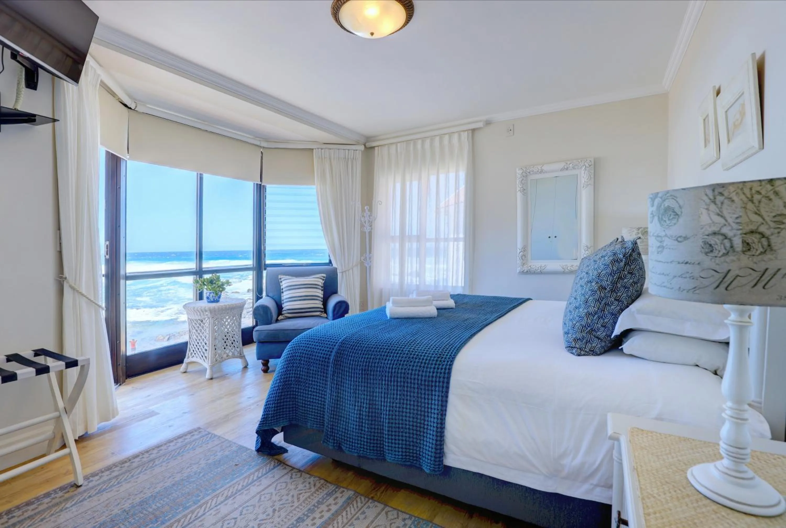 Bed in Oppiesee Selfcatering Apartments