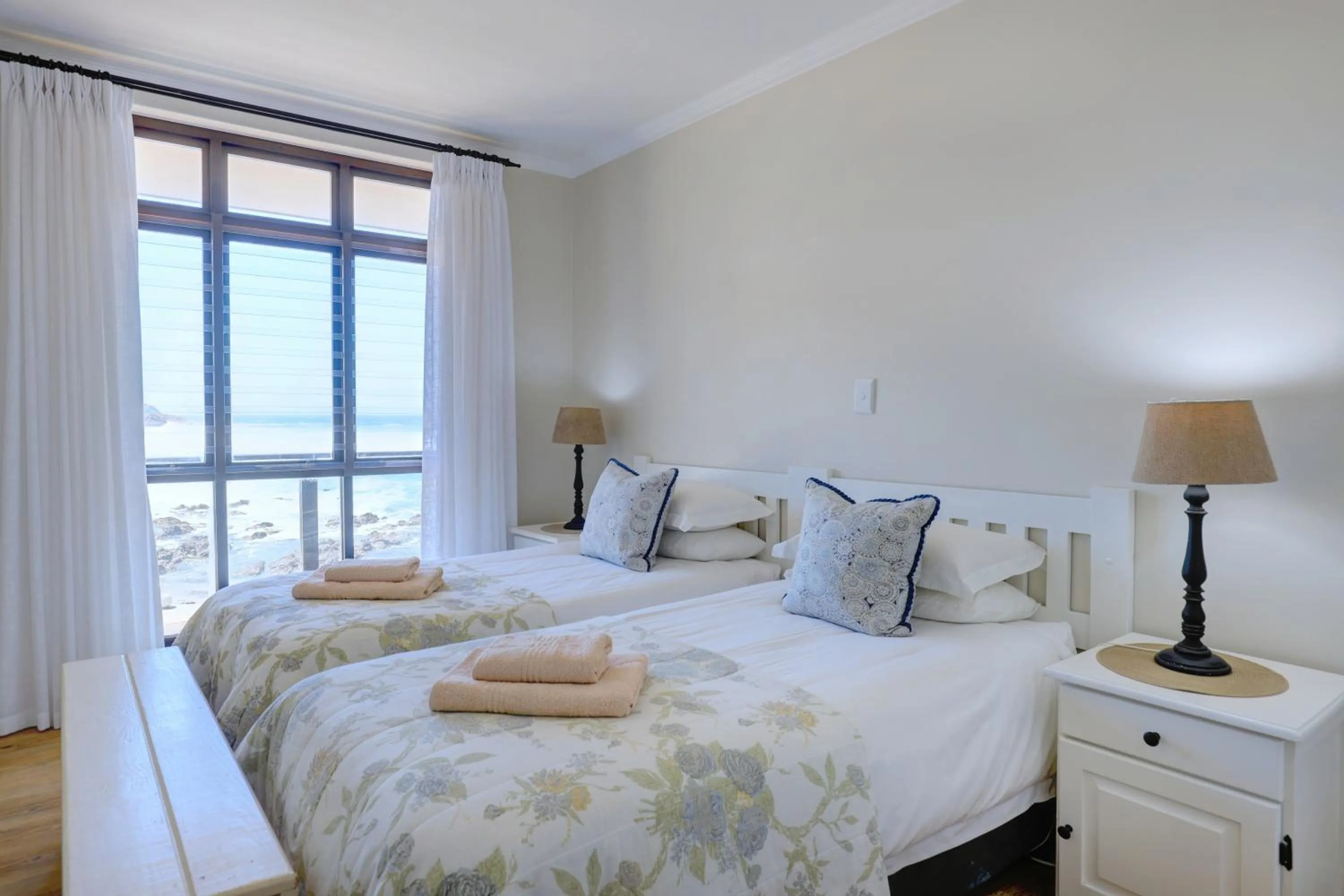 Bed in Oppiesee Selfcatering Apartments