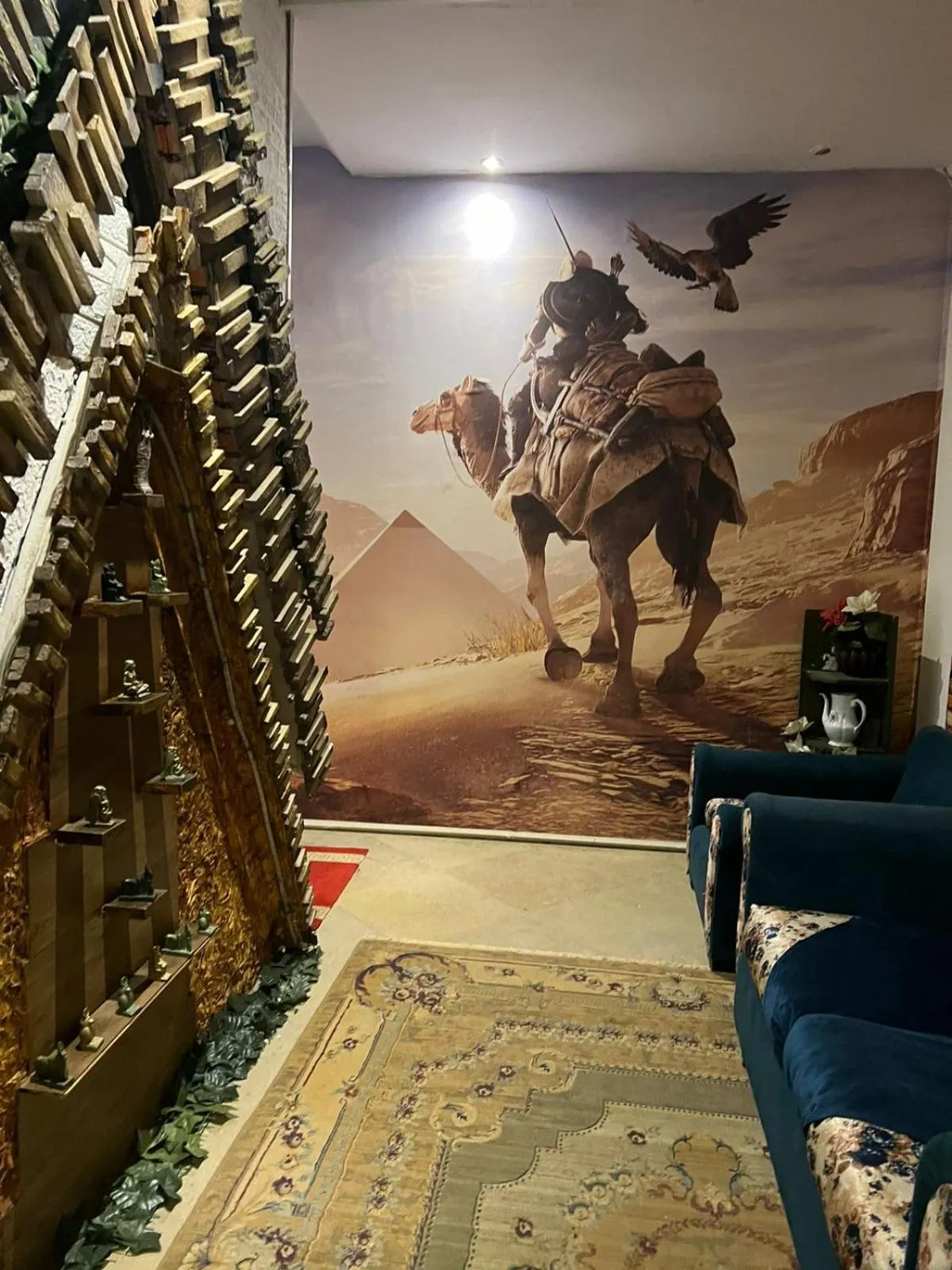 Decorative detail in A pyramids view