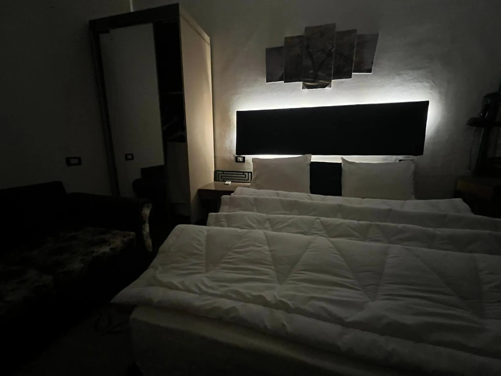 Bed in A pyramids view