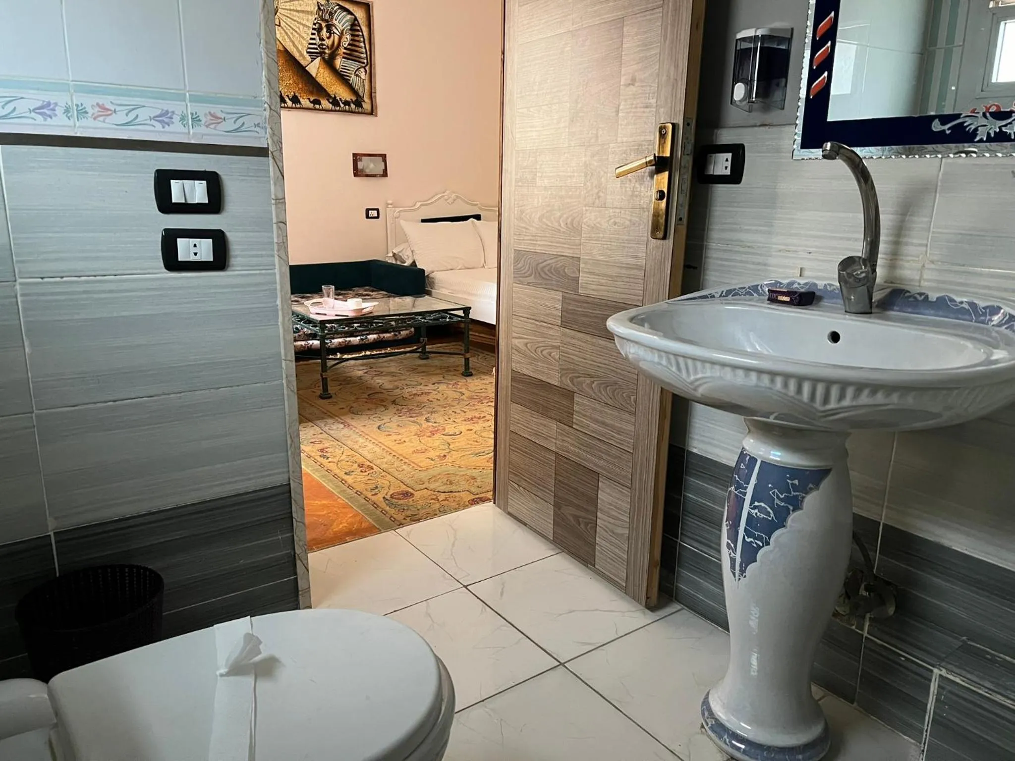 Bathroom in A pyramids view