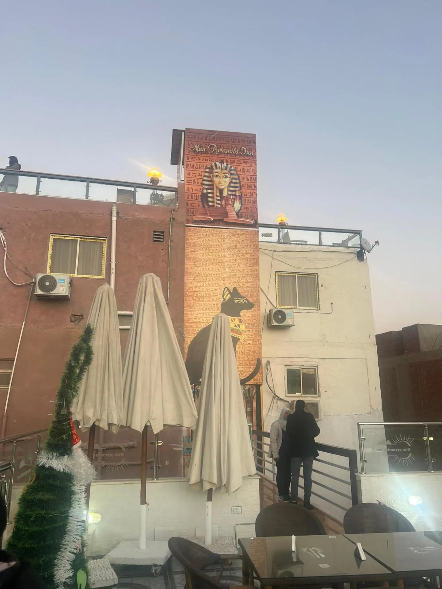 Restaurant/places to eat in A pyramids view