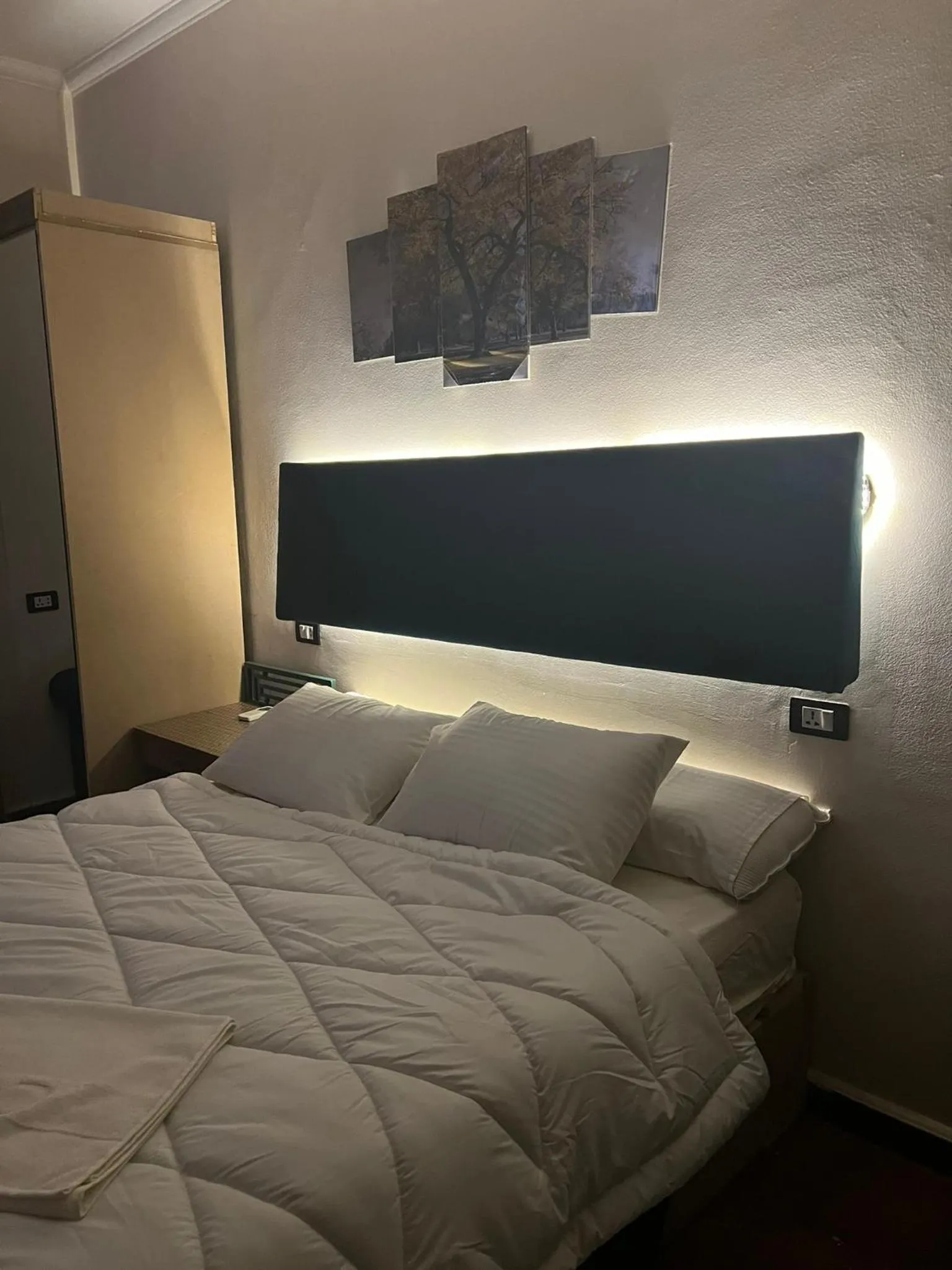 Bed in A pyramids view