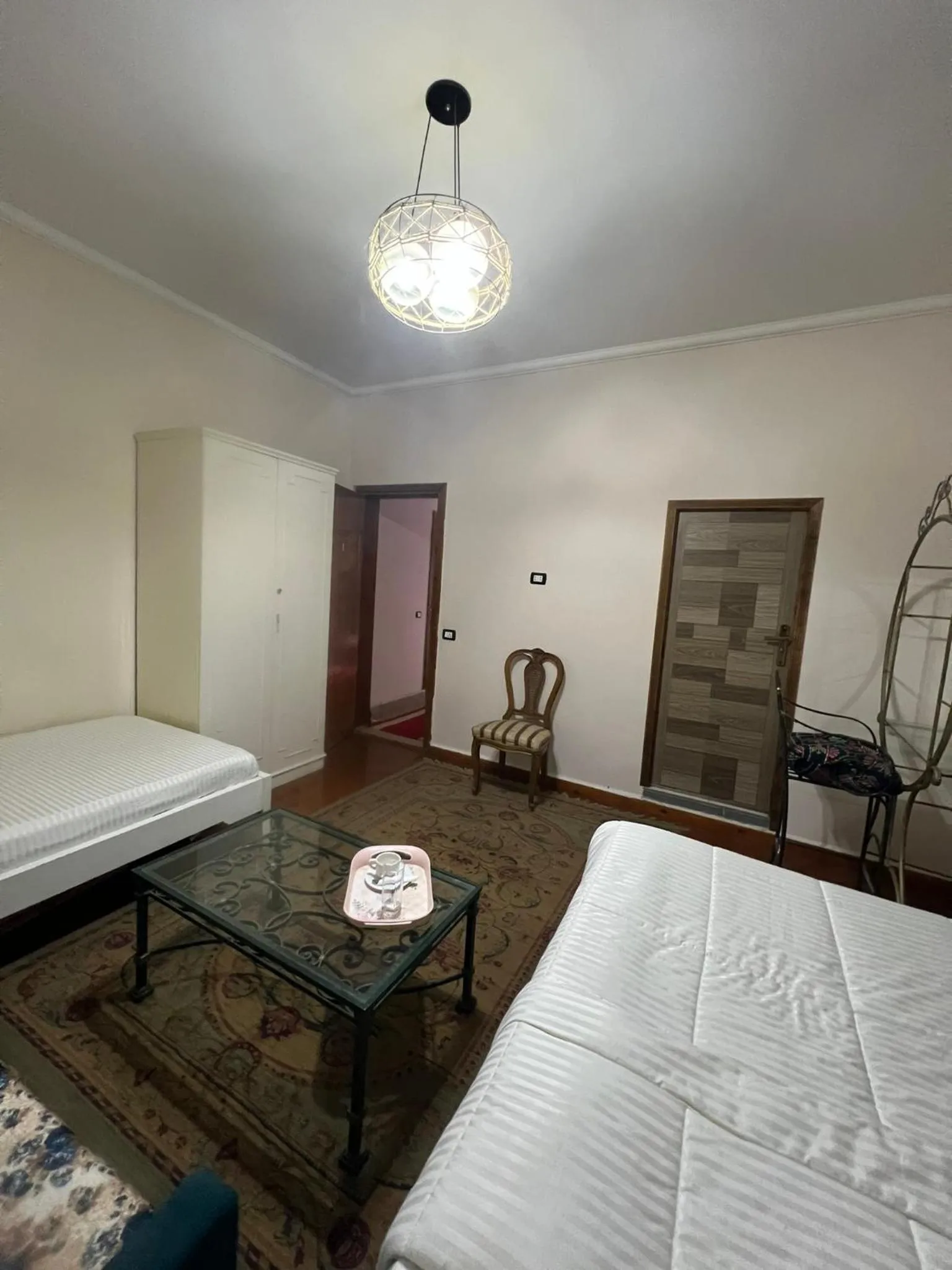 Bedroom, Bed in A pyramids view