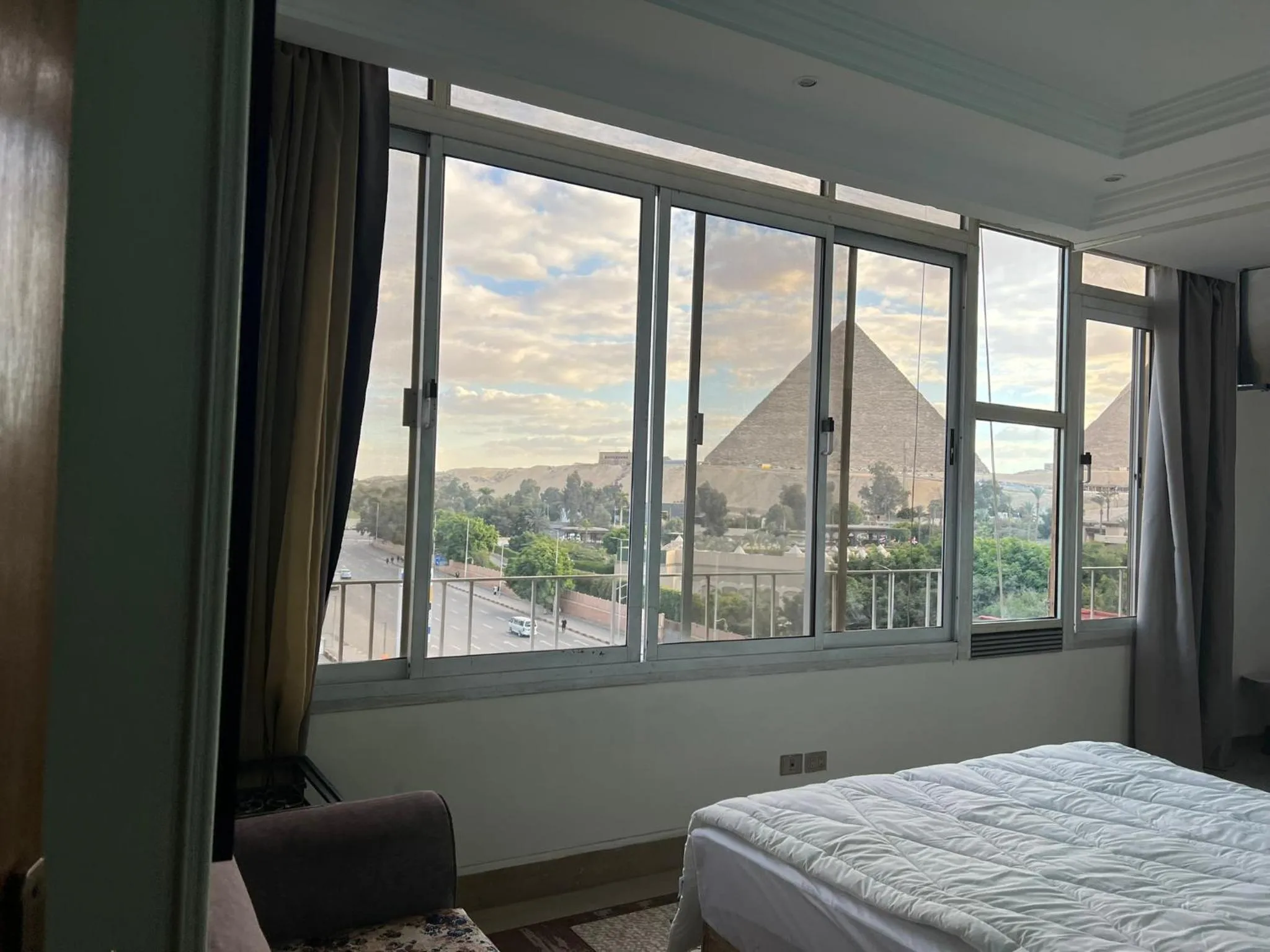 Bed in A pyramids view