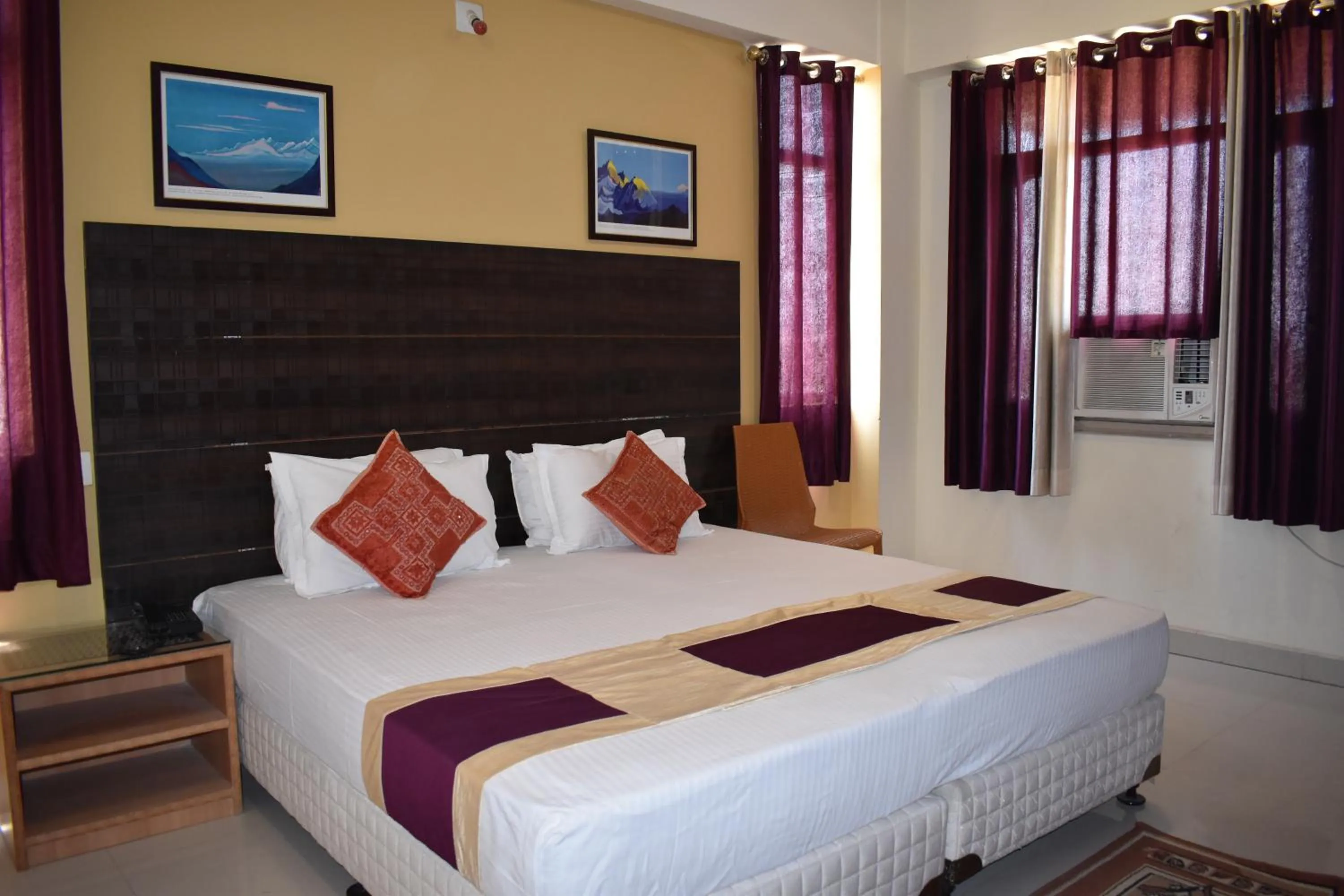 Bed in Hotel Bodh Vilas