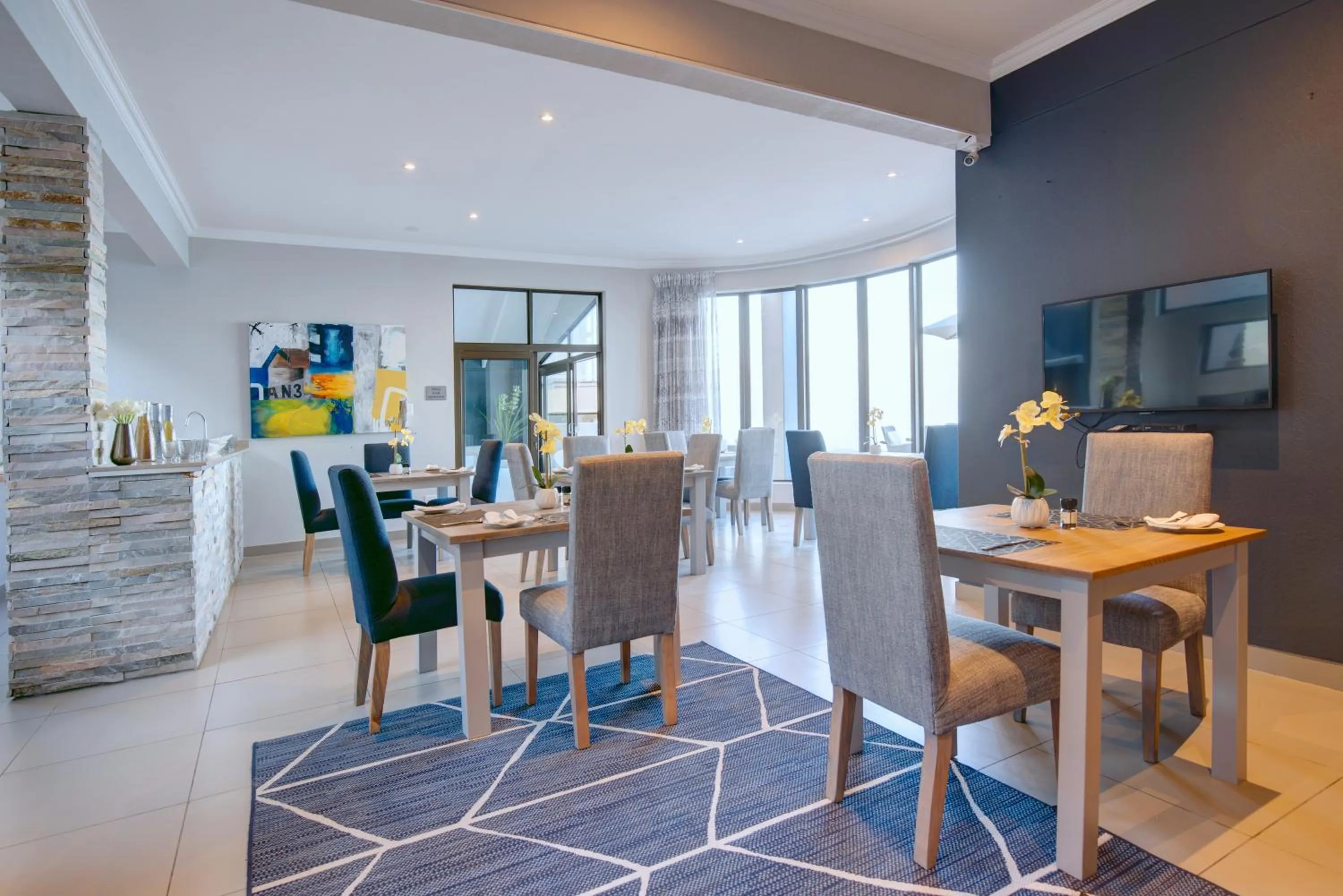 Restaurant/places to eat in Bay Lodge on the Beach