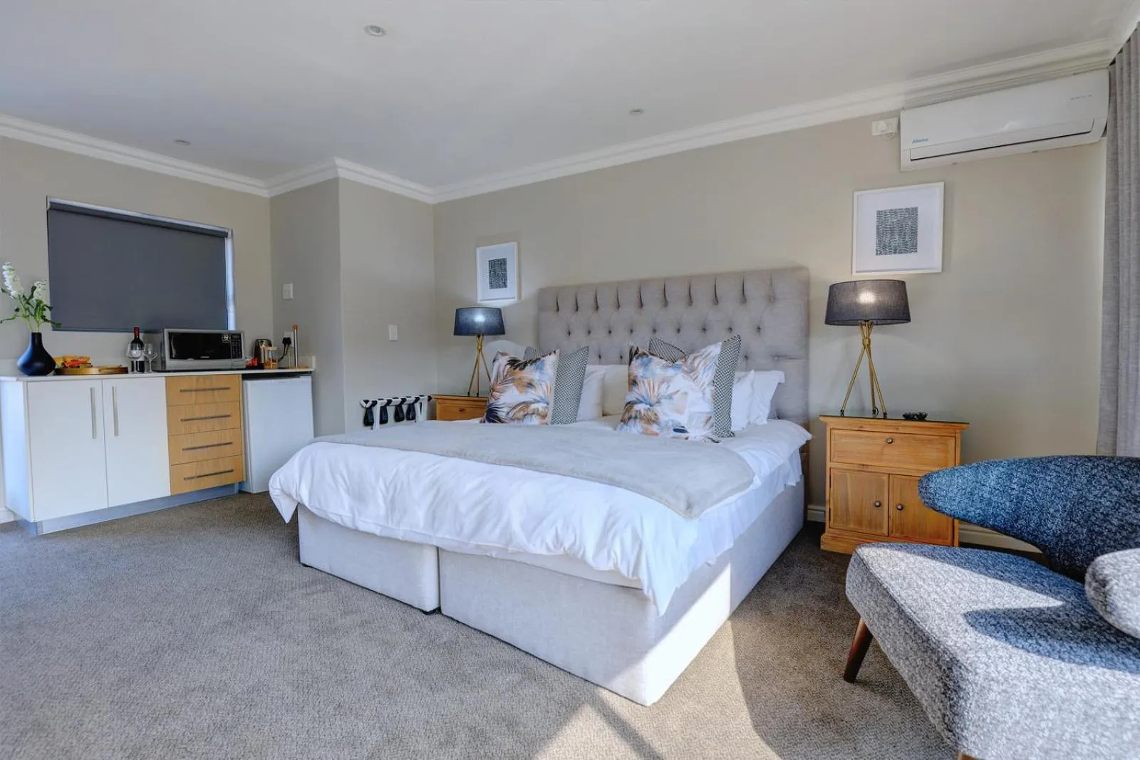 Queen Room - single occupancy in Bay Lodge on the Beach