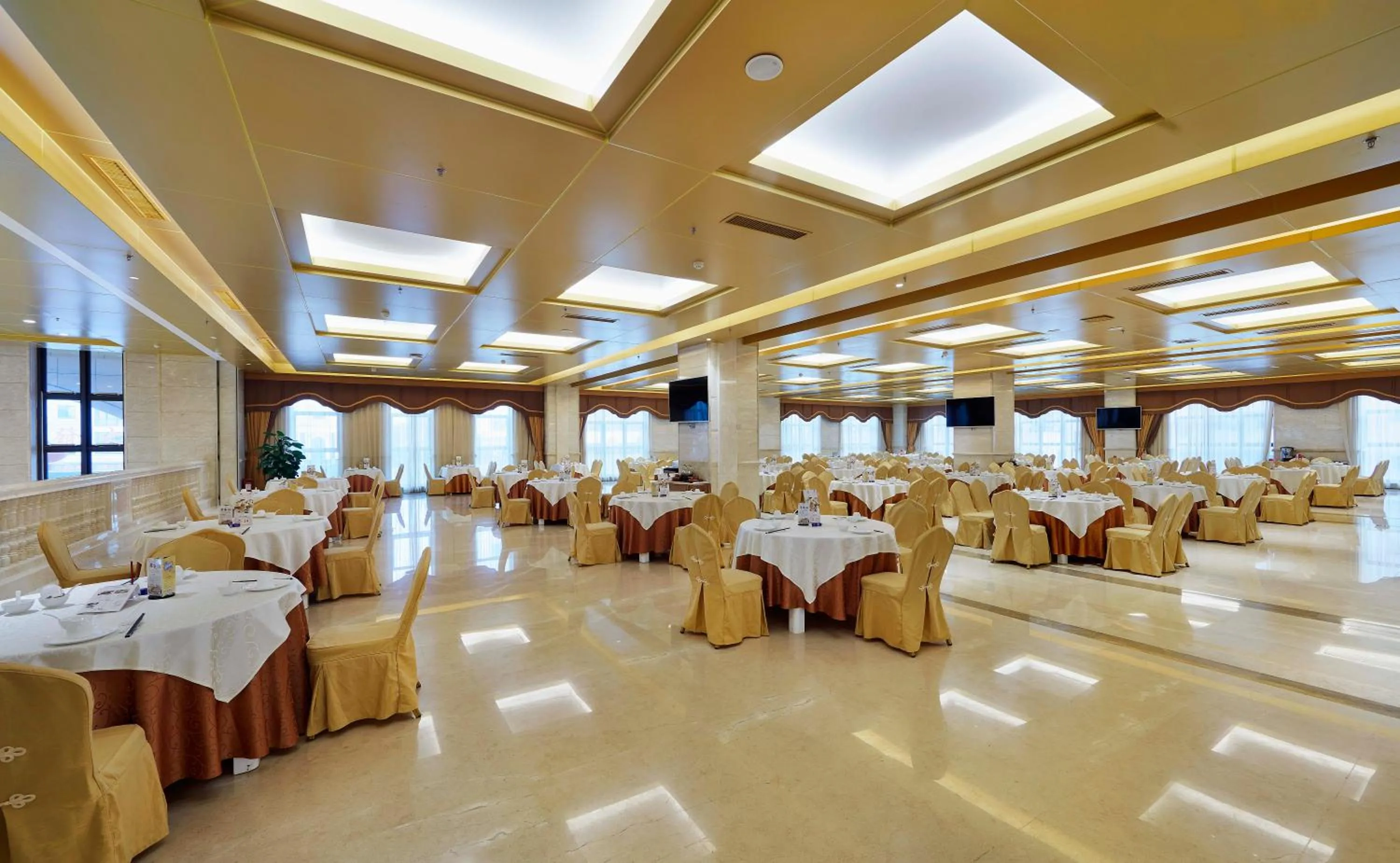 Restaurant/places to eat in Mei Zhou Guset Hotel