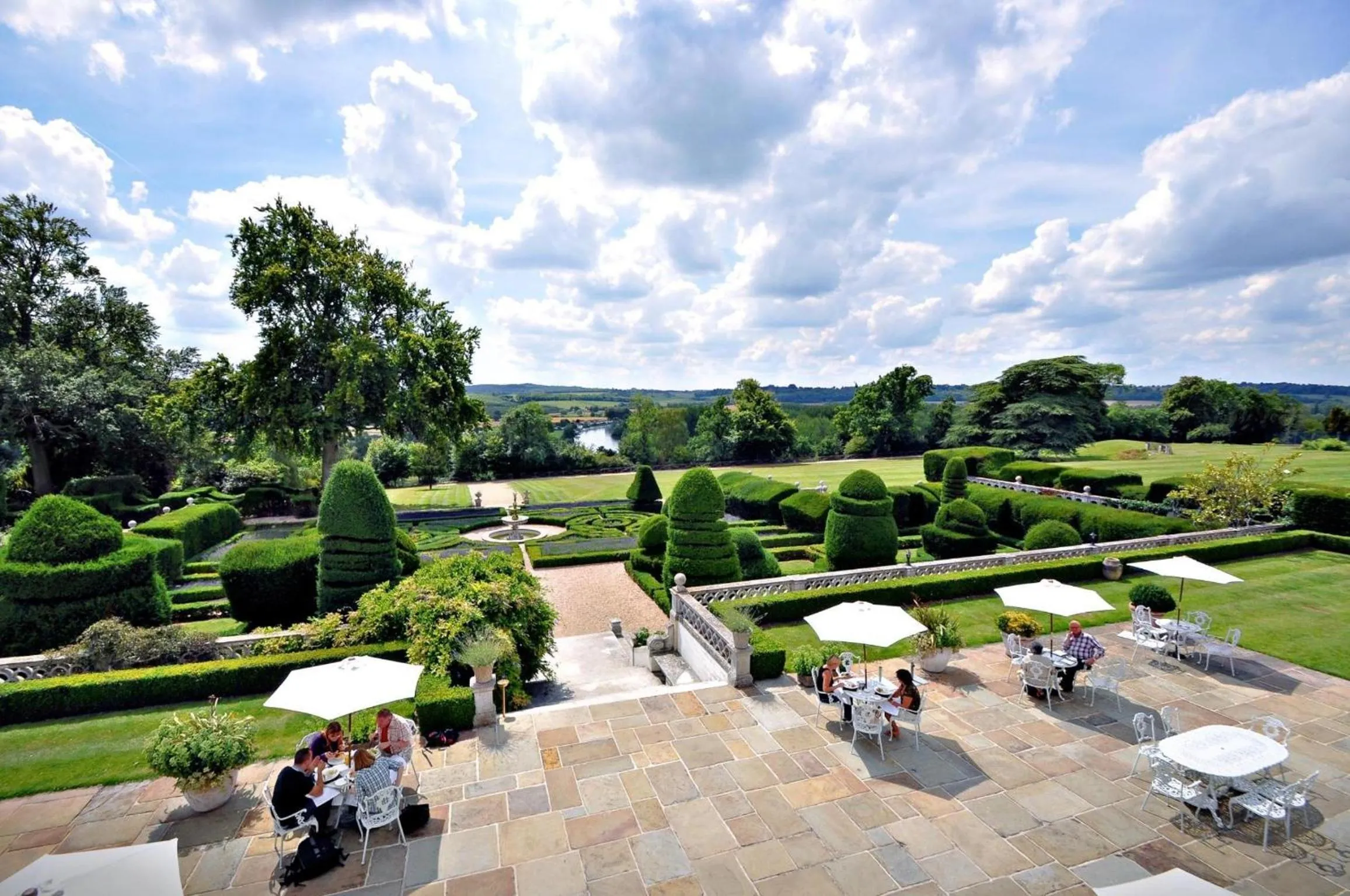 Restaurant/places to eat in Danesfield House Hotel And Spa