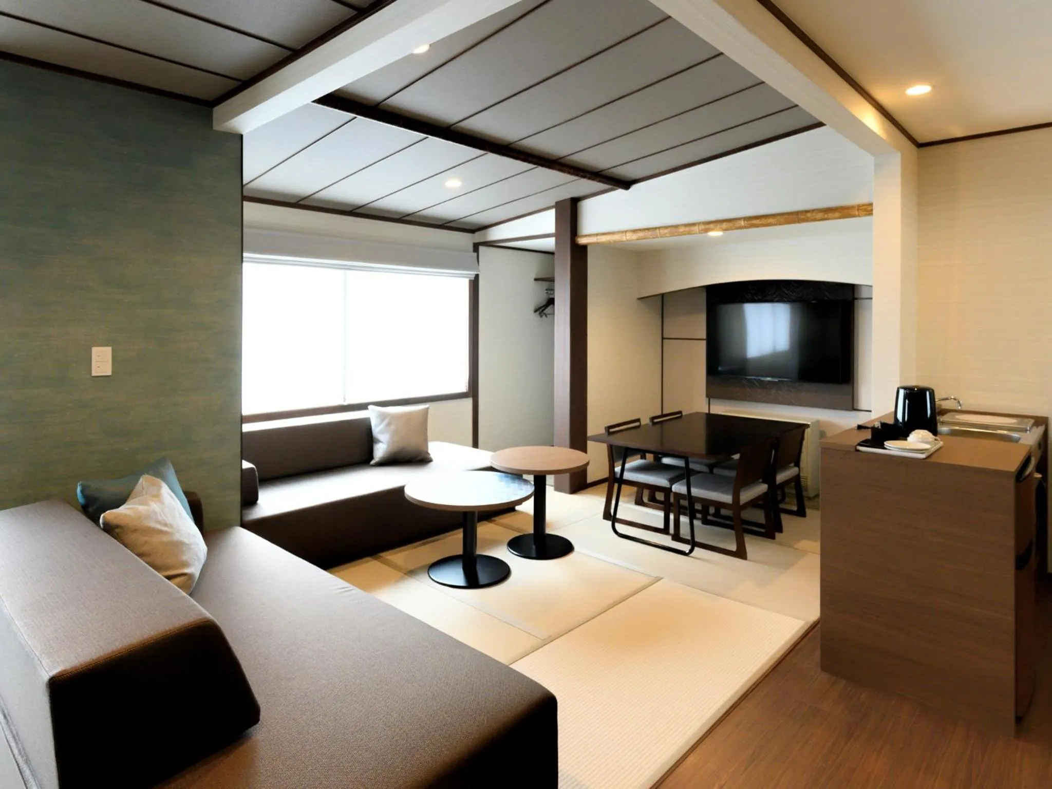 Photo of the whole room in Gensen Ichinoyu