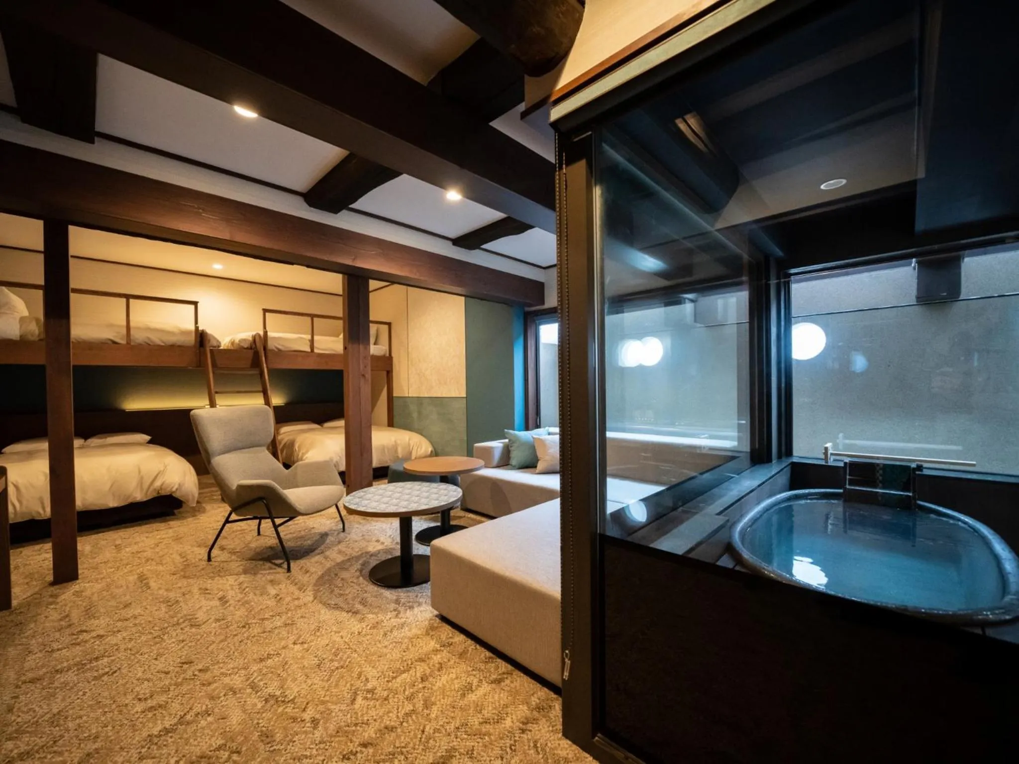 Photo of the whole room in Gensen Ichinoyu