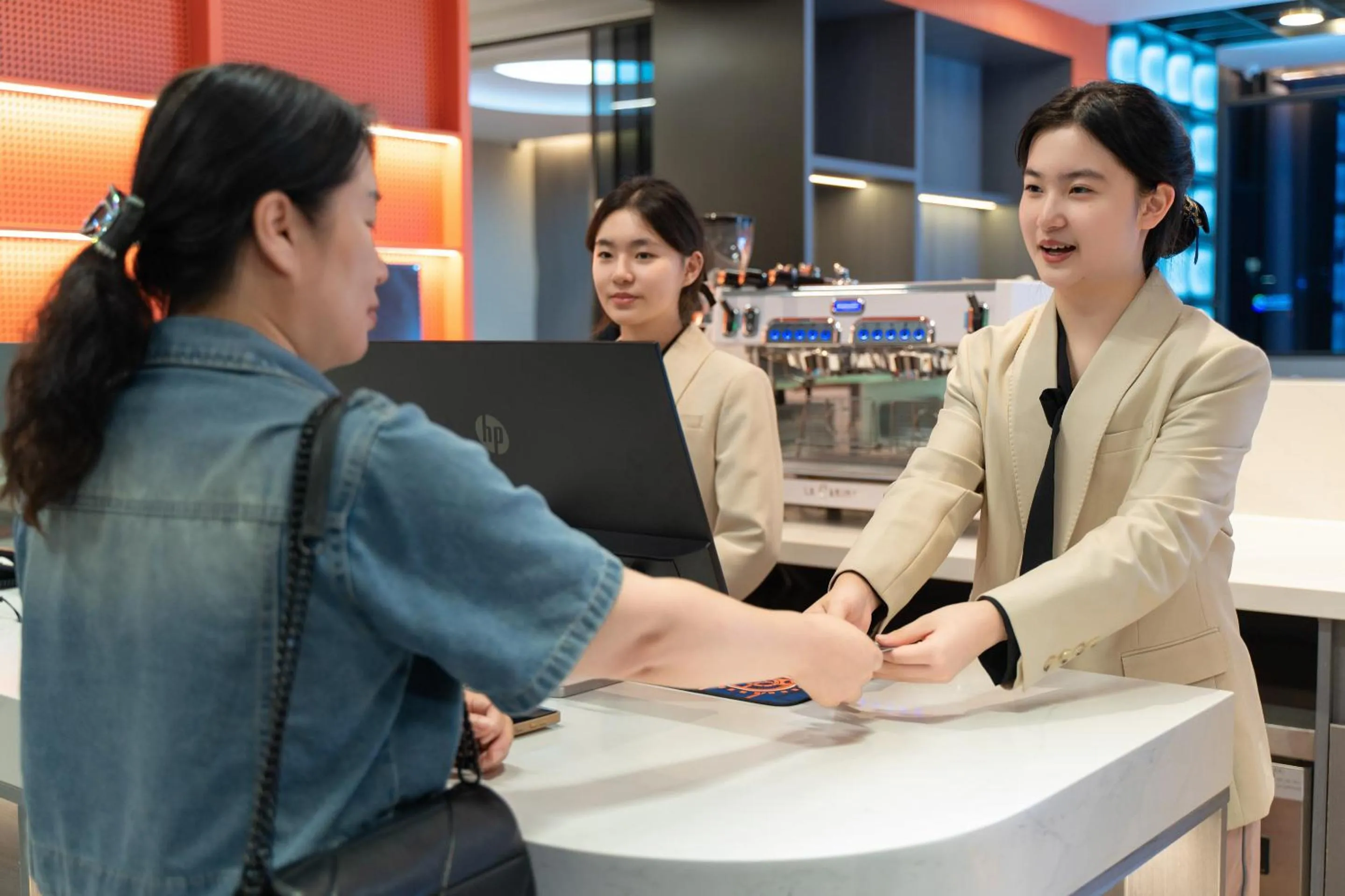 Lichun Gerui Hotel Guangzhou Zhujiang New Town Times Square Branch Free Bus Shuttle Service for the Canton Fair