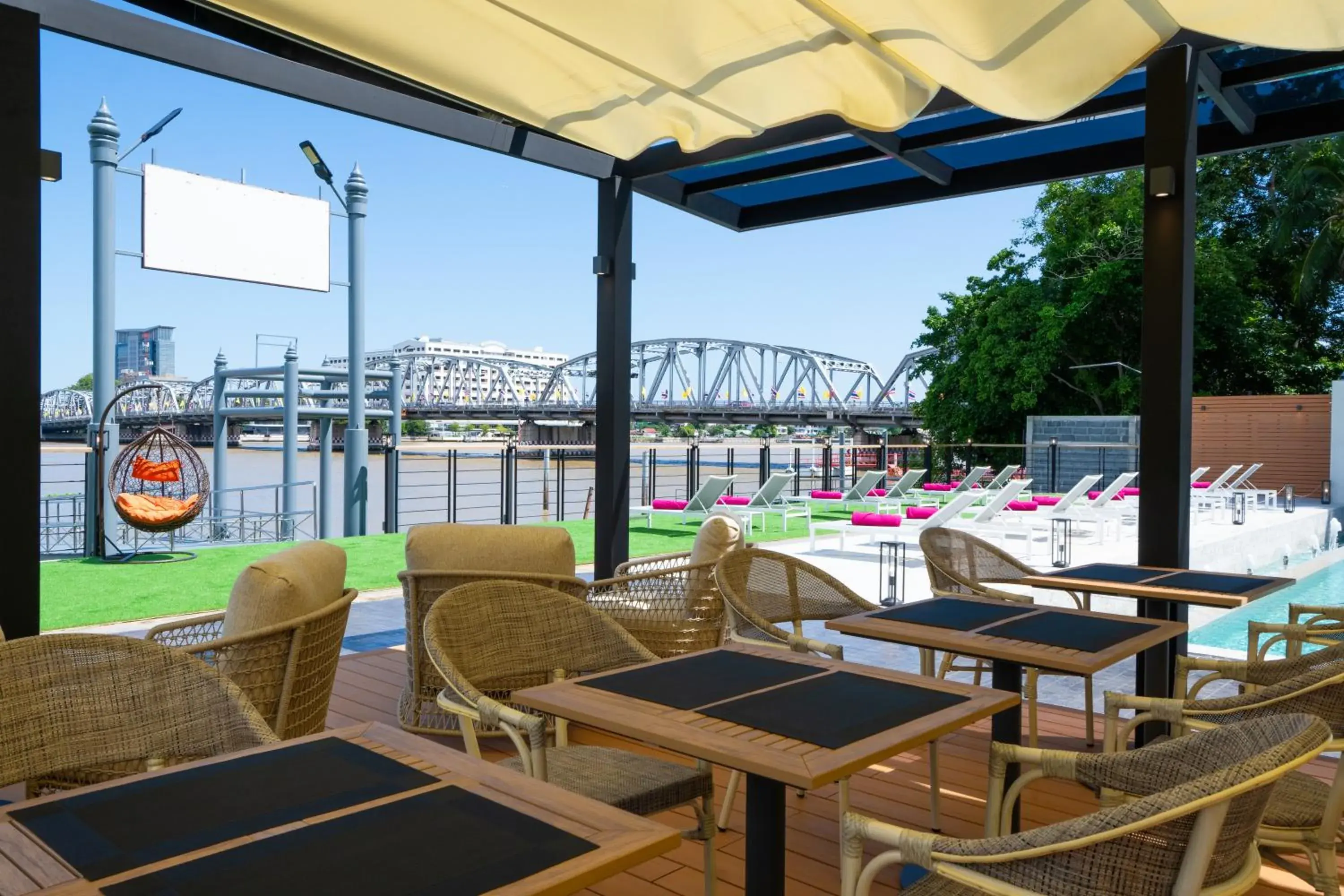 Restaurant/places to eat in GLOW Bangkok Riverside Restaurant/places to eat in GLOW Bangkok Riverside