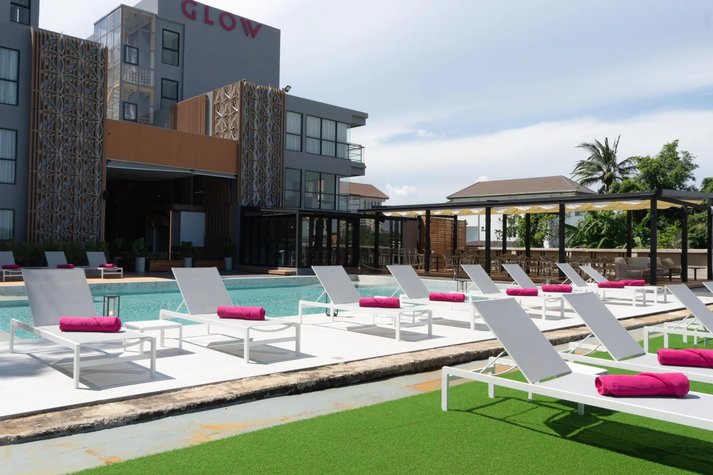 Swimming pool in GLOW Bangkok Riverside