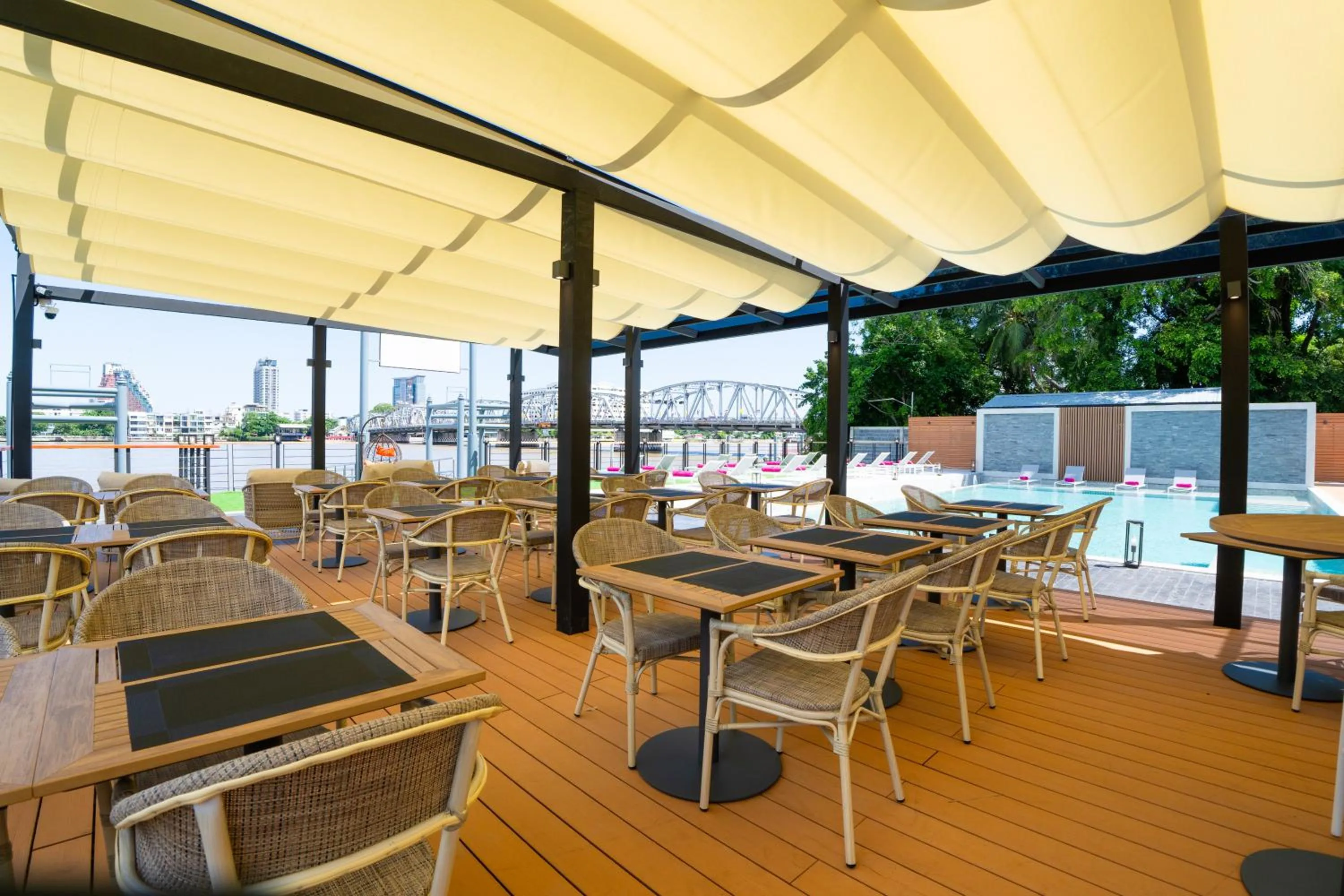 Restaurant/places to eat in GLOW Bangkok Riverside