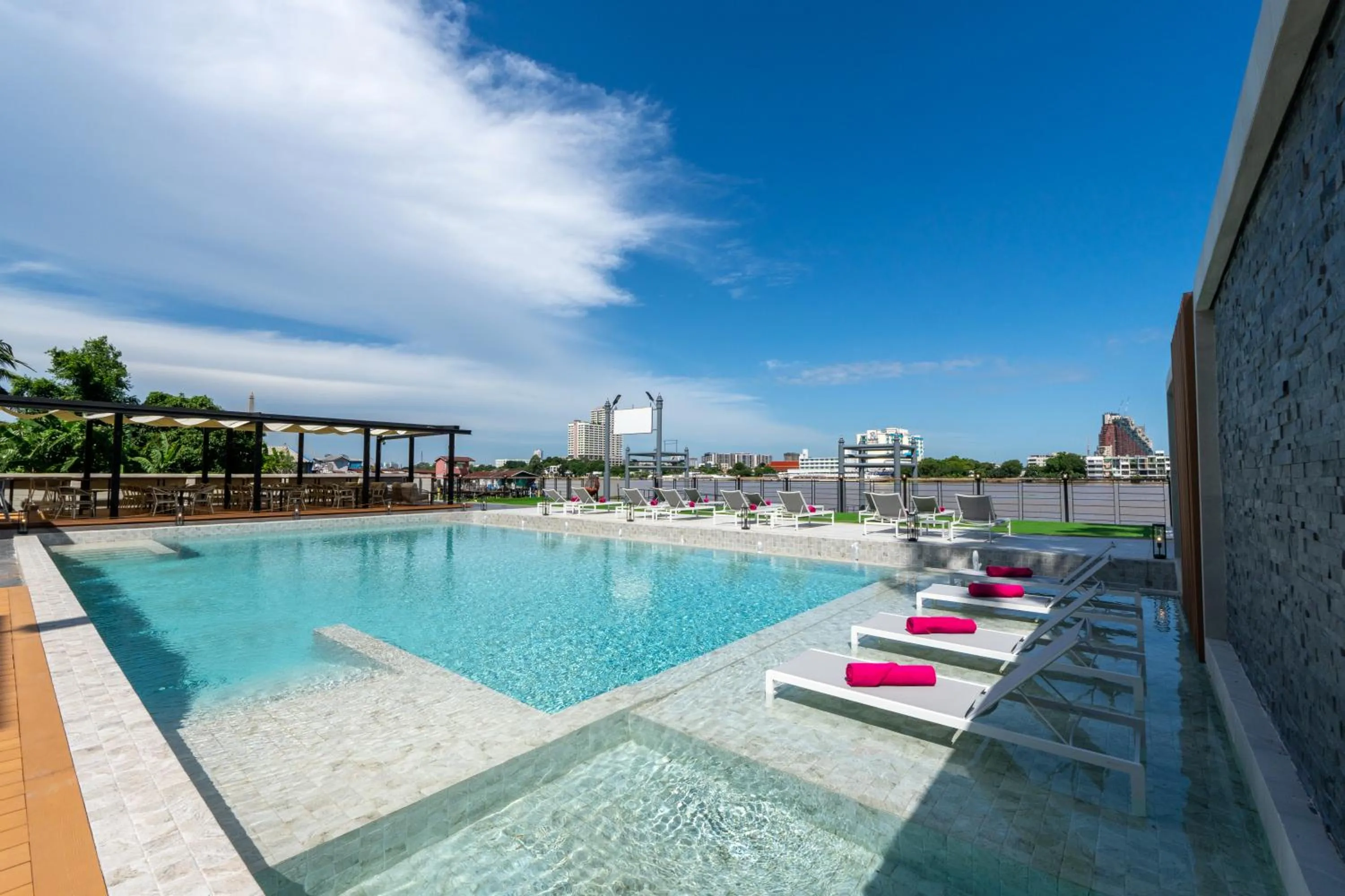 Natural landscape in GLOW Bangkok Riverside