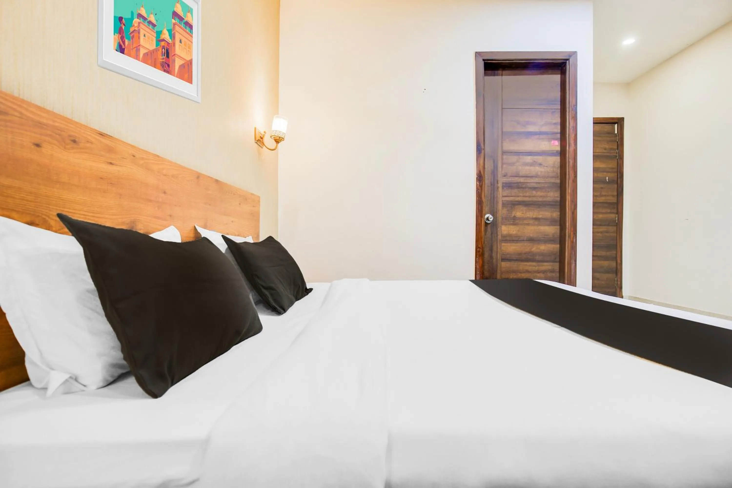 Bedroom, Bed in Super Townhouse Grand Fortune