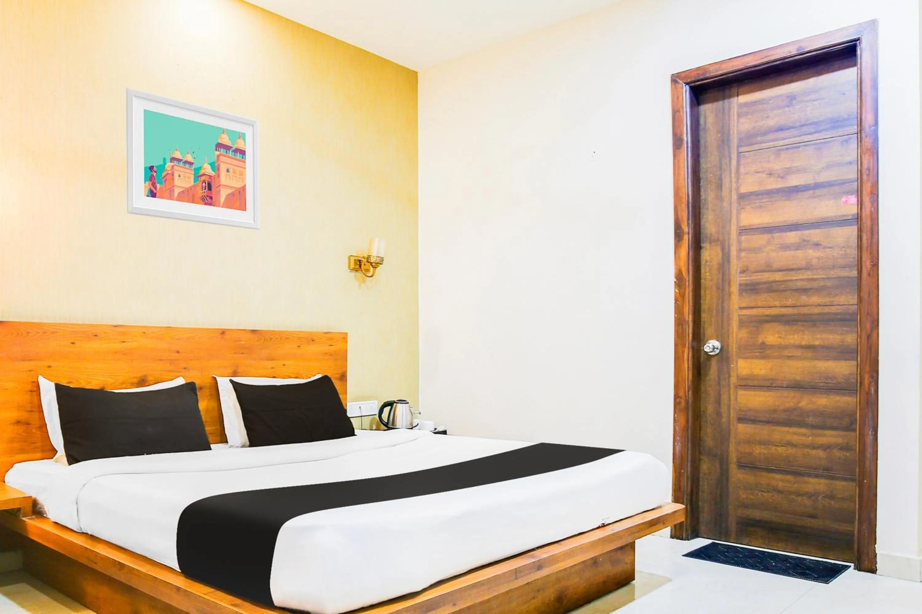 Bedroom, Bed in Townhouse Grand Fortune