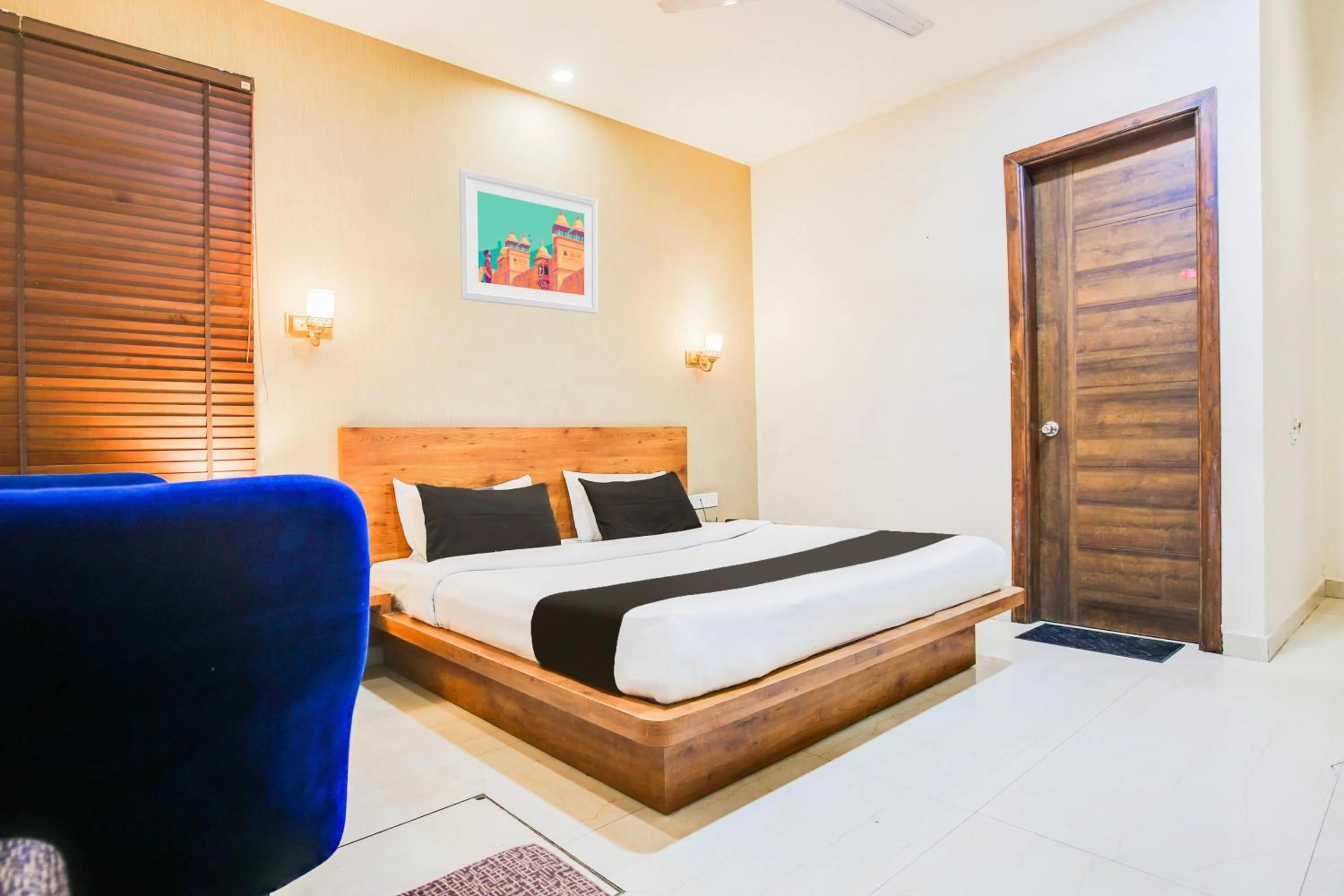 Bedroom, Bed in Super Townhouse Grand Fortune