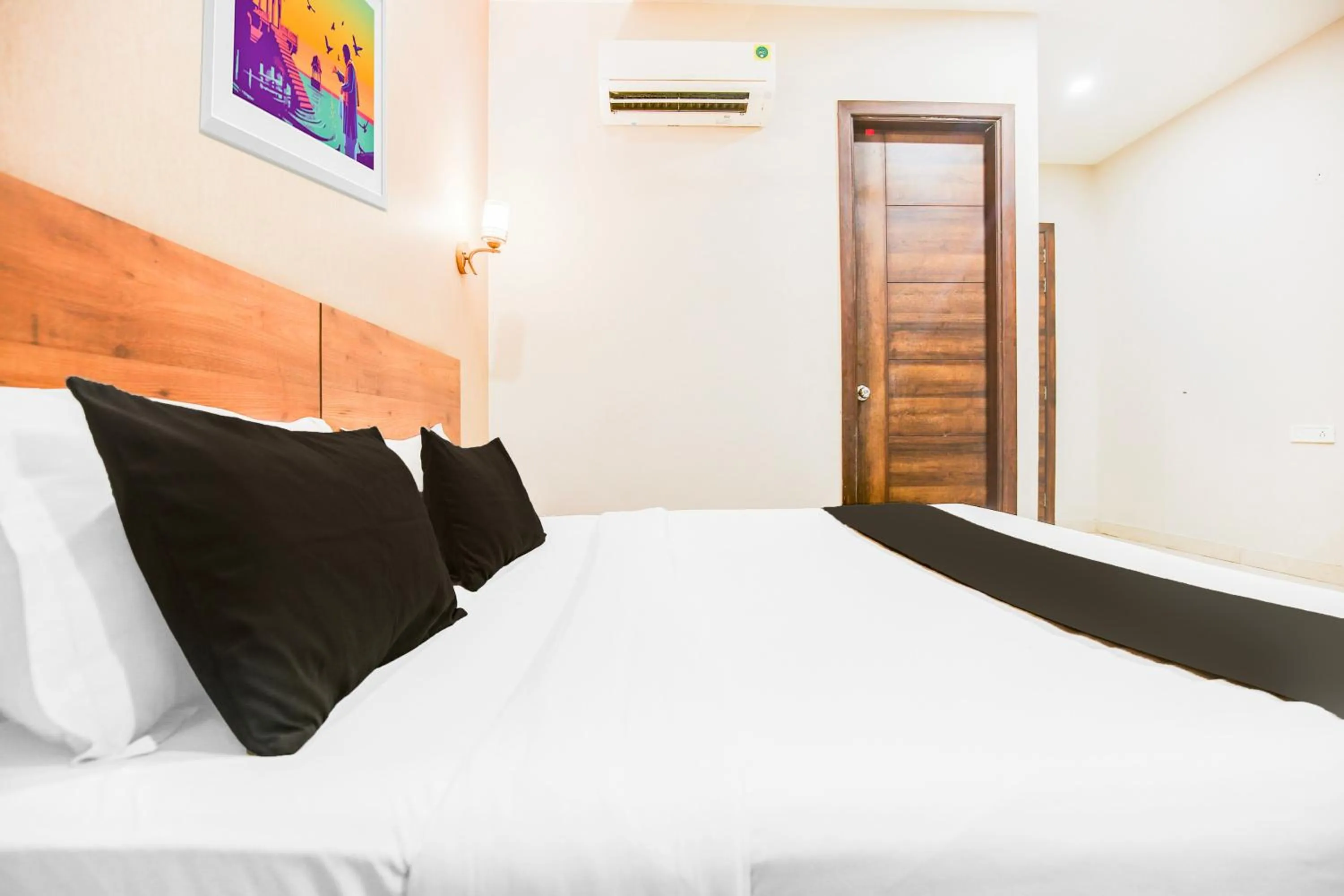 Bedroom, Bed in Super Townhouse Grand Fortune