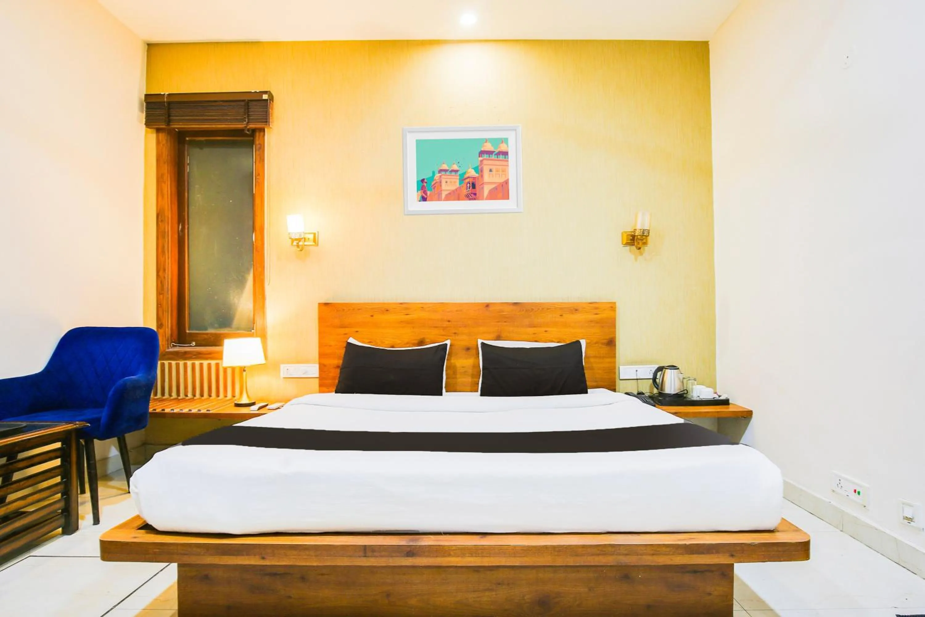 Bedroom, Bed in Townhouse Grand Fortune