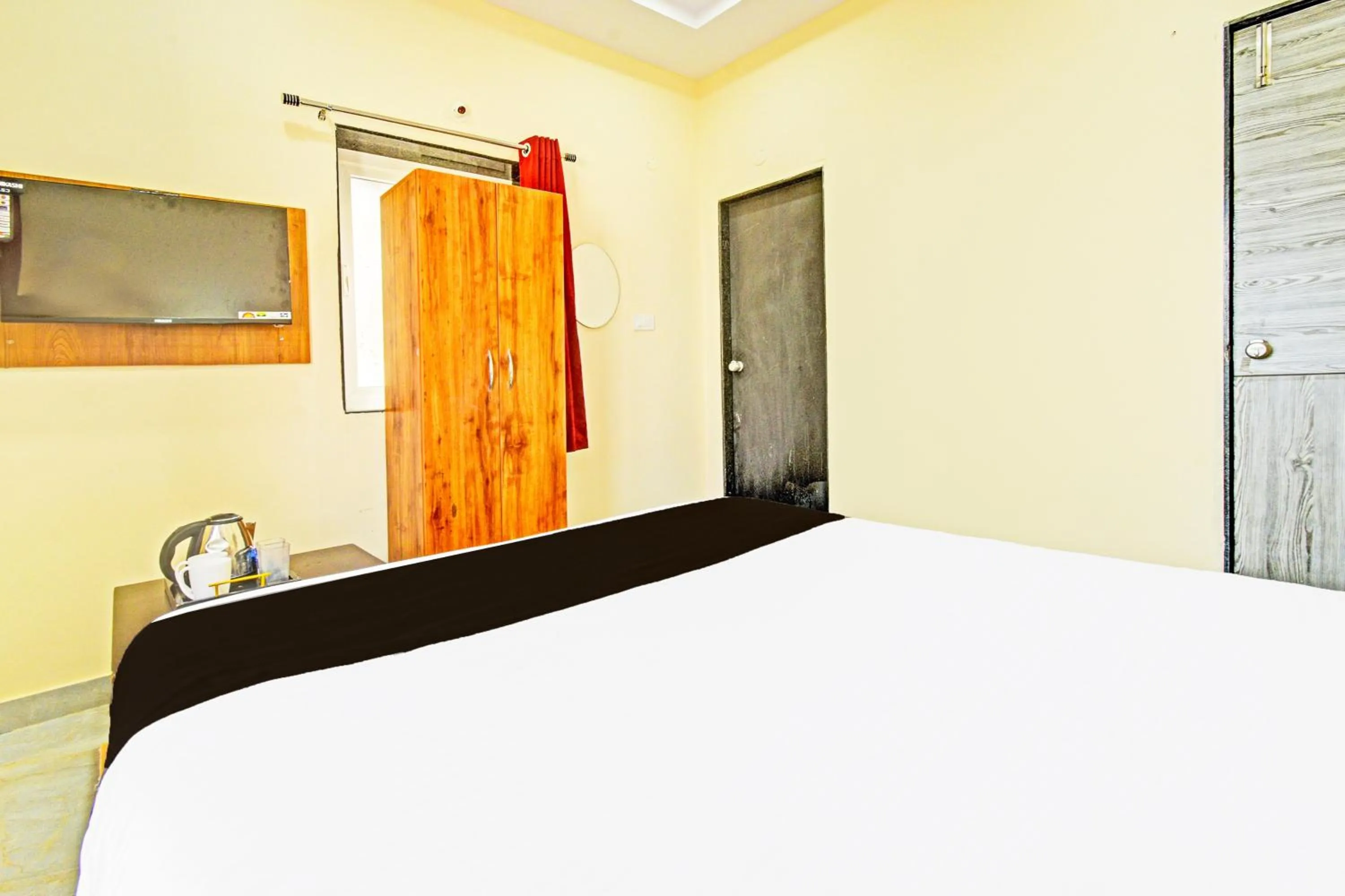 Bedroom, Bed in Hotel O Vaishnavi Grand