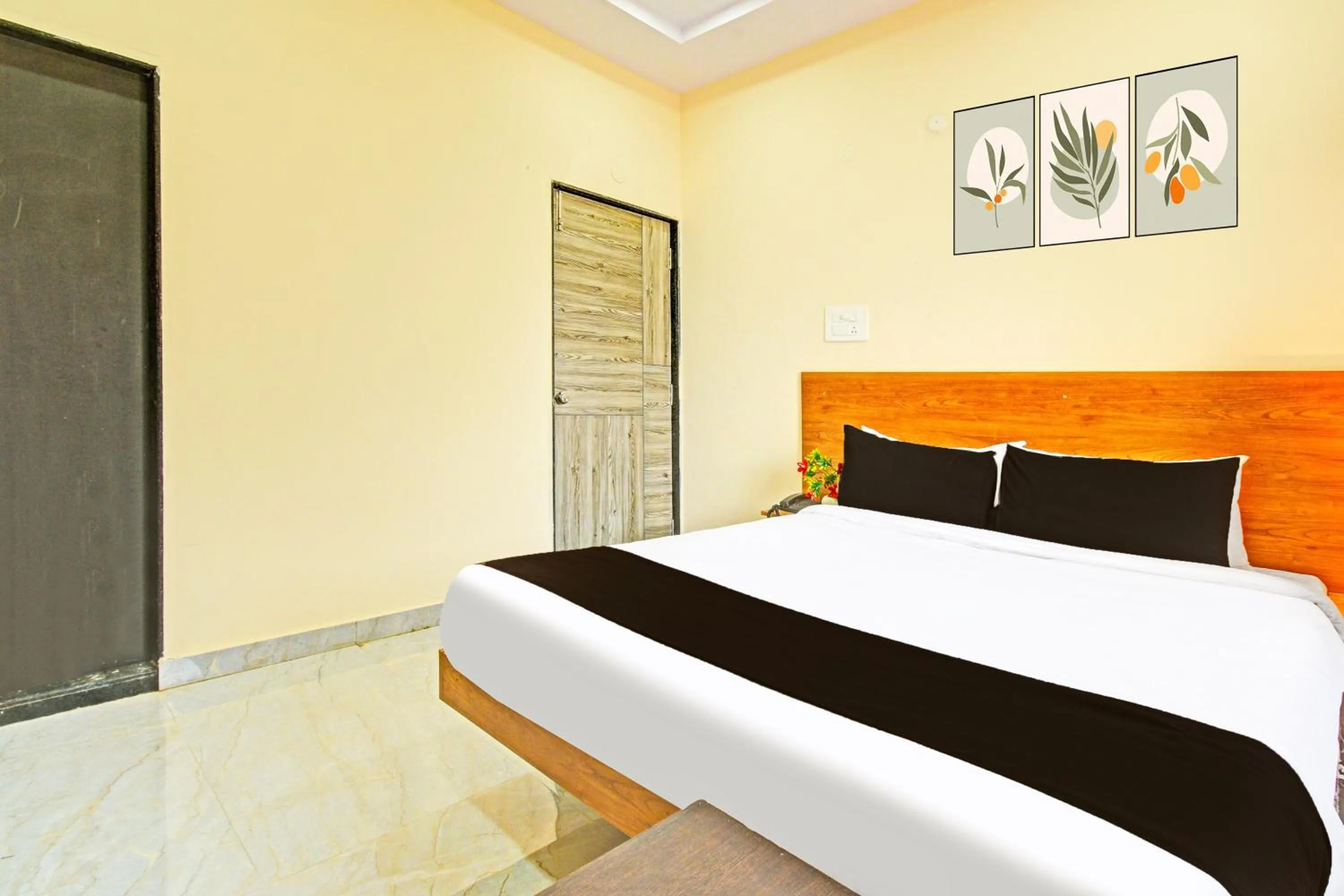 Bedroom, Bed in Hotel O Vaishnavi Grand