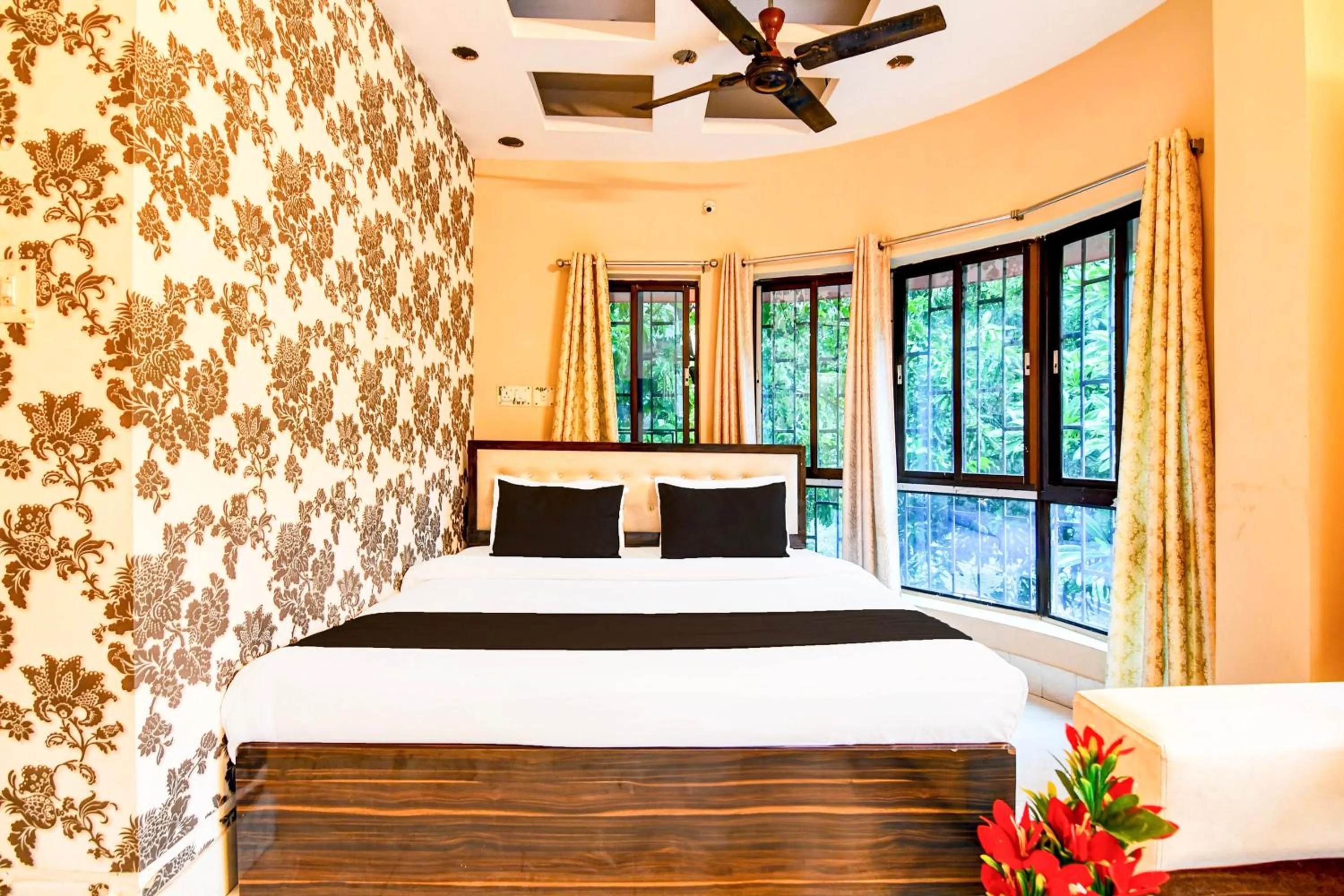 Bedroom, Bed in Hotel O Royal Garden