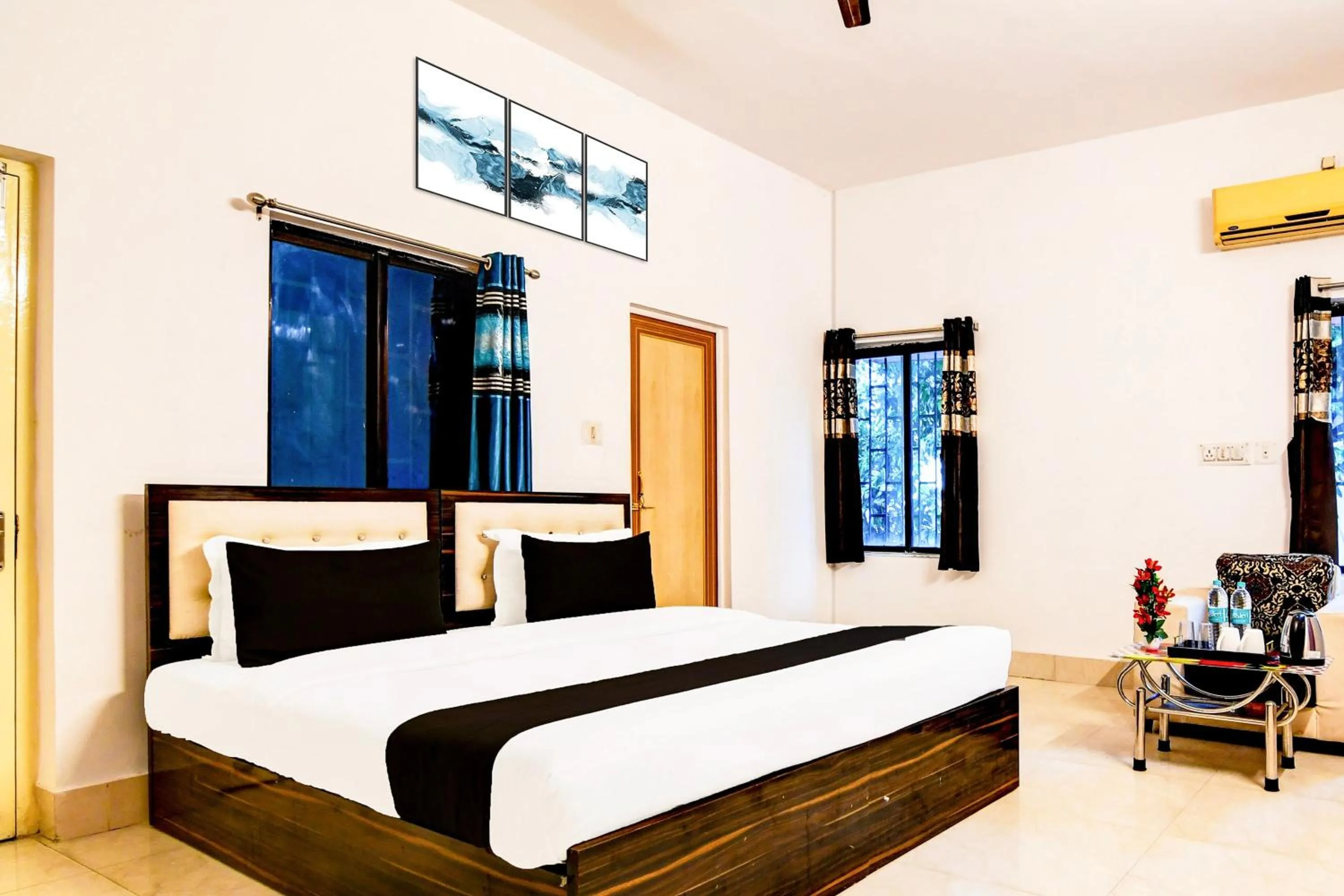 Bedroom, Bed in Hotel O Royal Garden