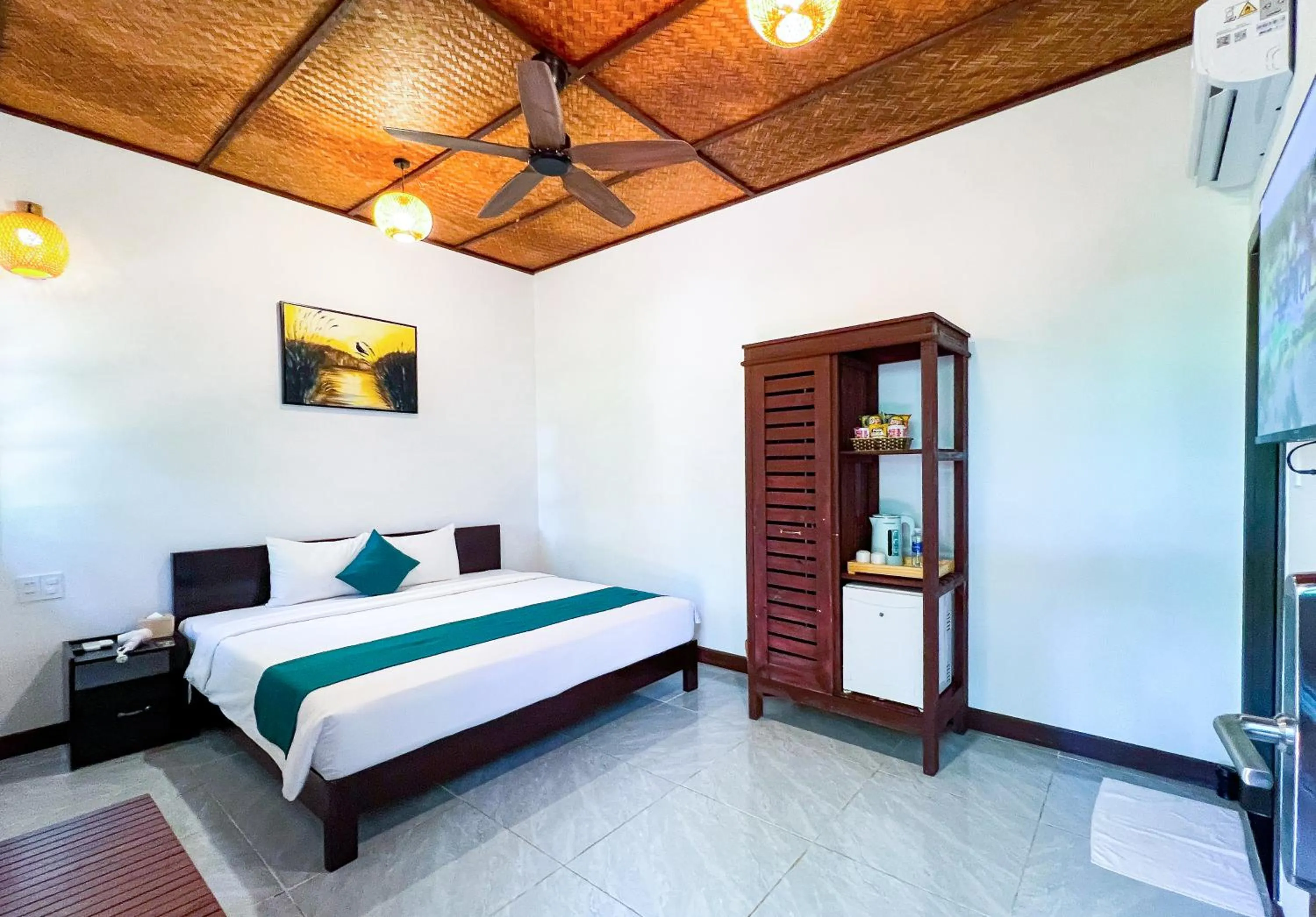 TV and multimedia, Bed in Adora Bay Ke Ga Beach Resort