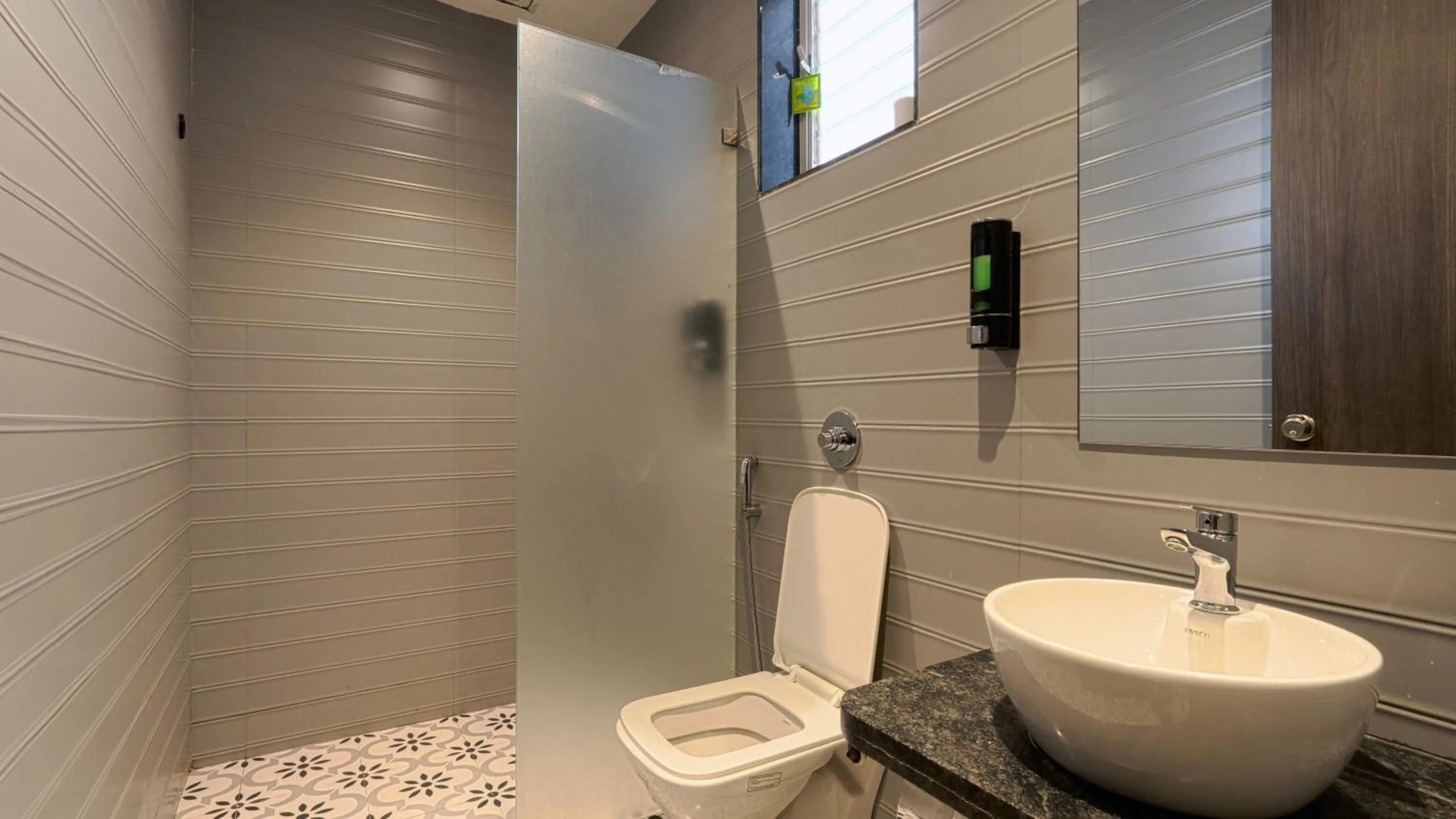 Shower in Magnus Fortune House Business Hotel , Magarpatta