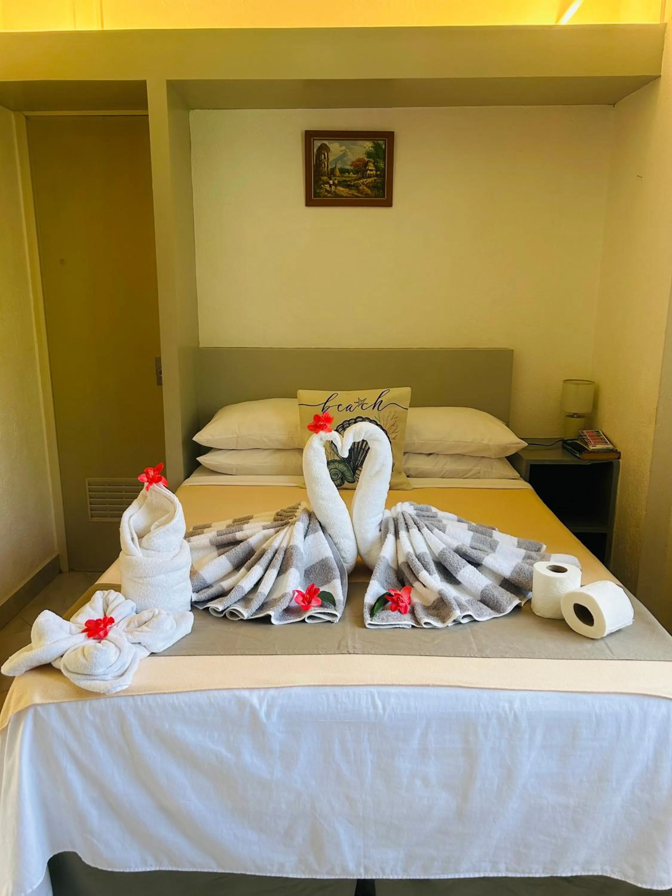 Bed in Moonlight Breeze Inn Boracay