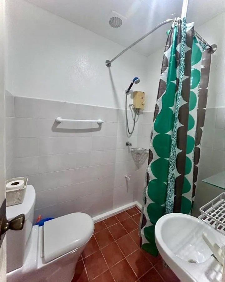 Shower in Moonlight Breeze Inn Boracay