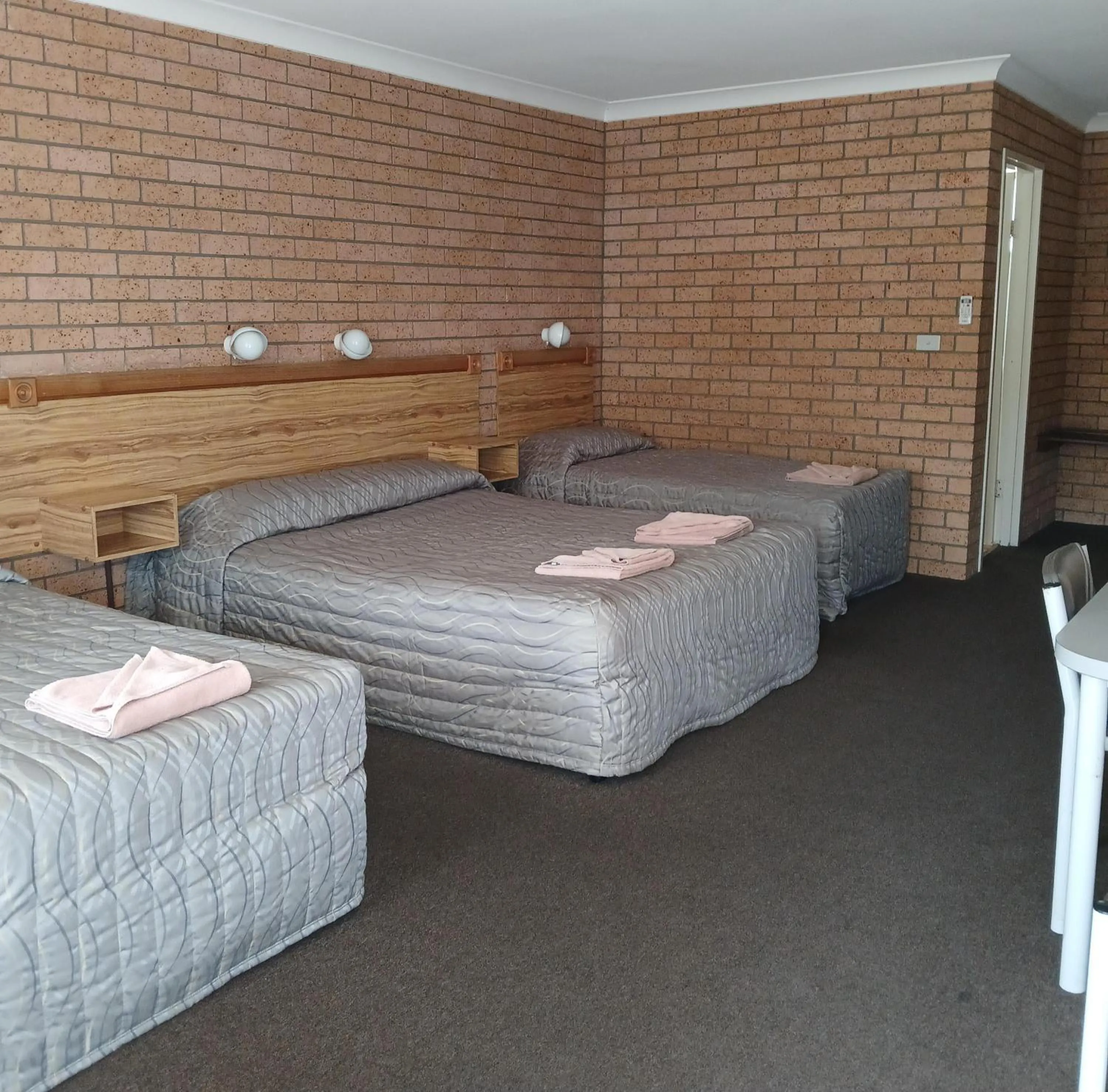 Bed in Aaron Inn Motel