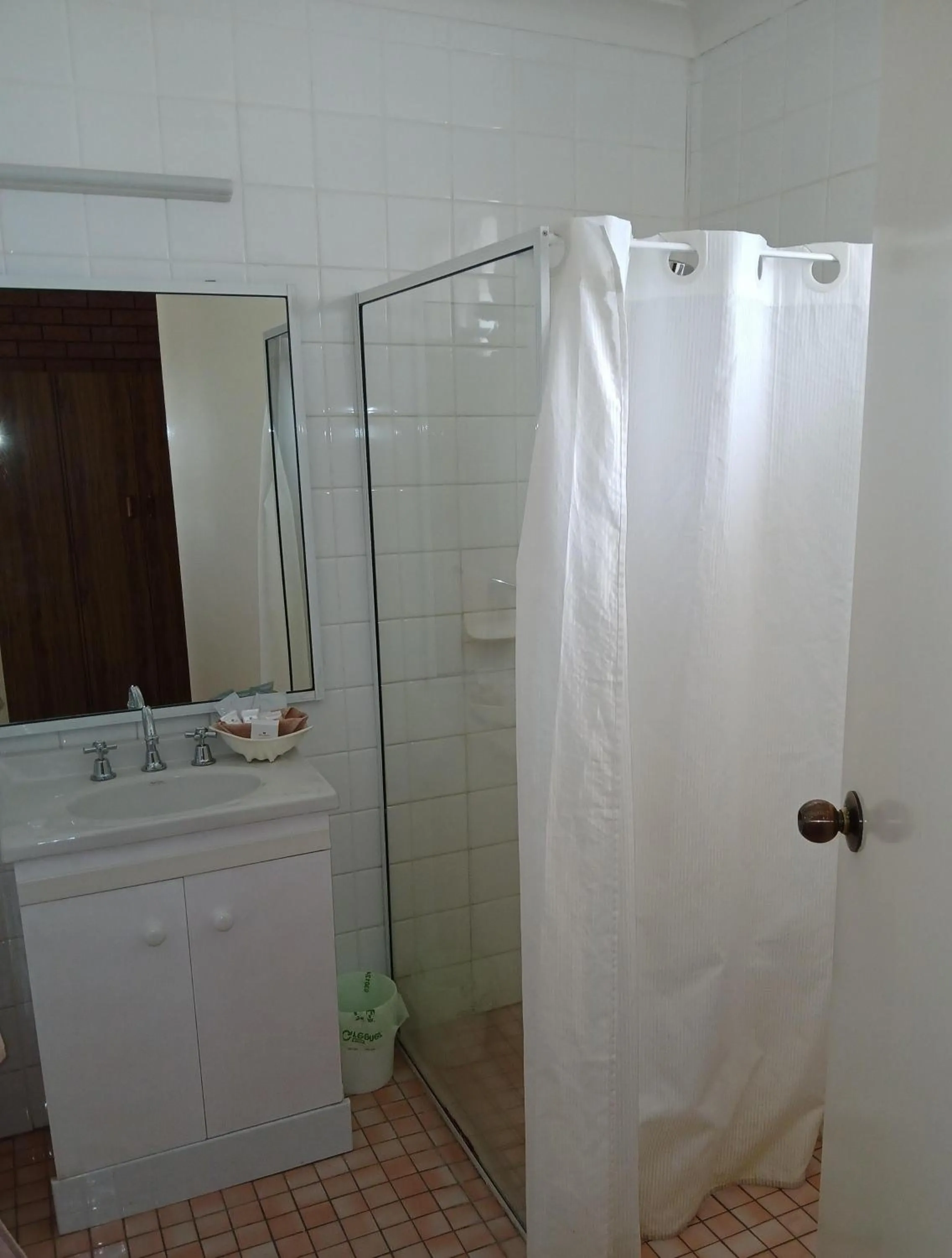 Shower in Aaron Inn Motel
