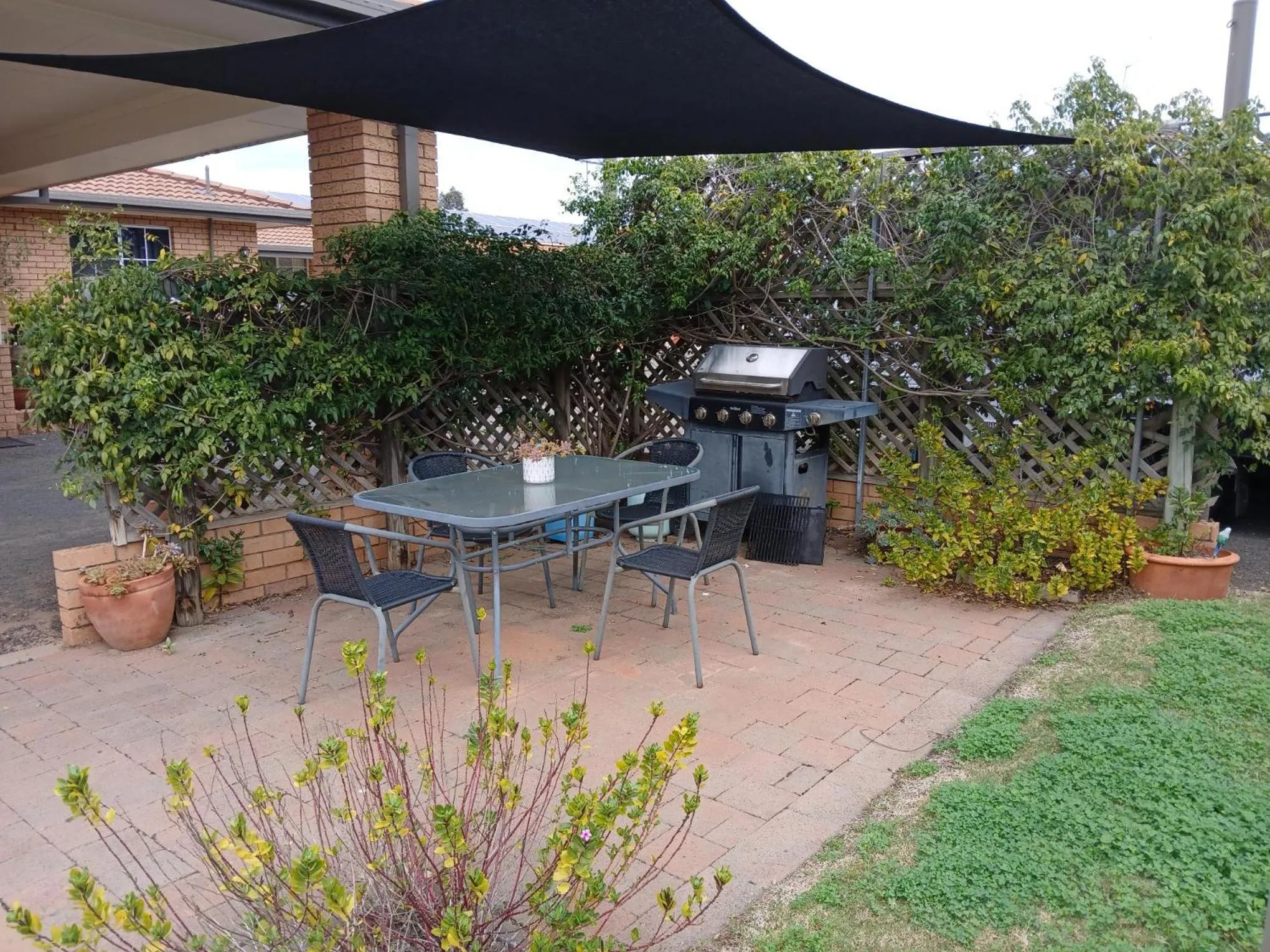 BBQ facilities in Aaron Inn Motel