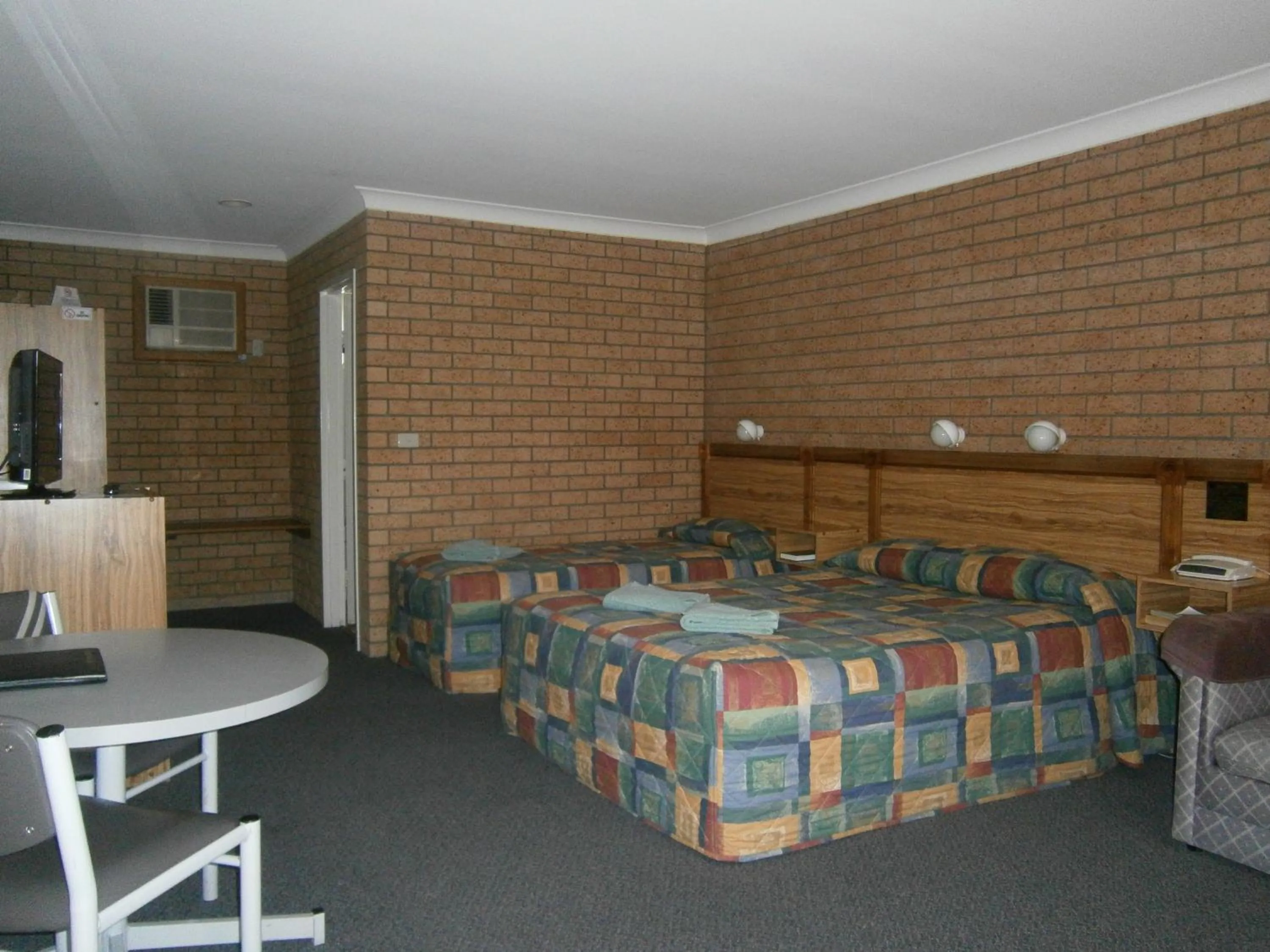 Bedroom, Bed in Aaron Inn Motel