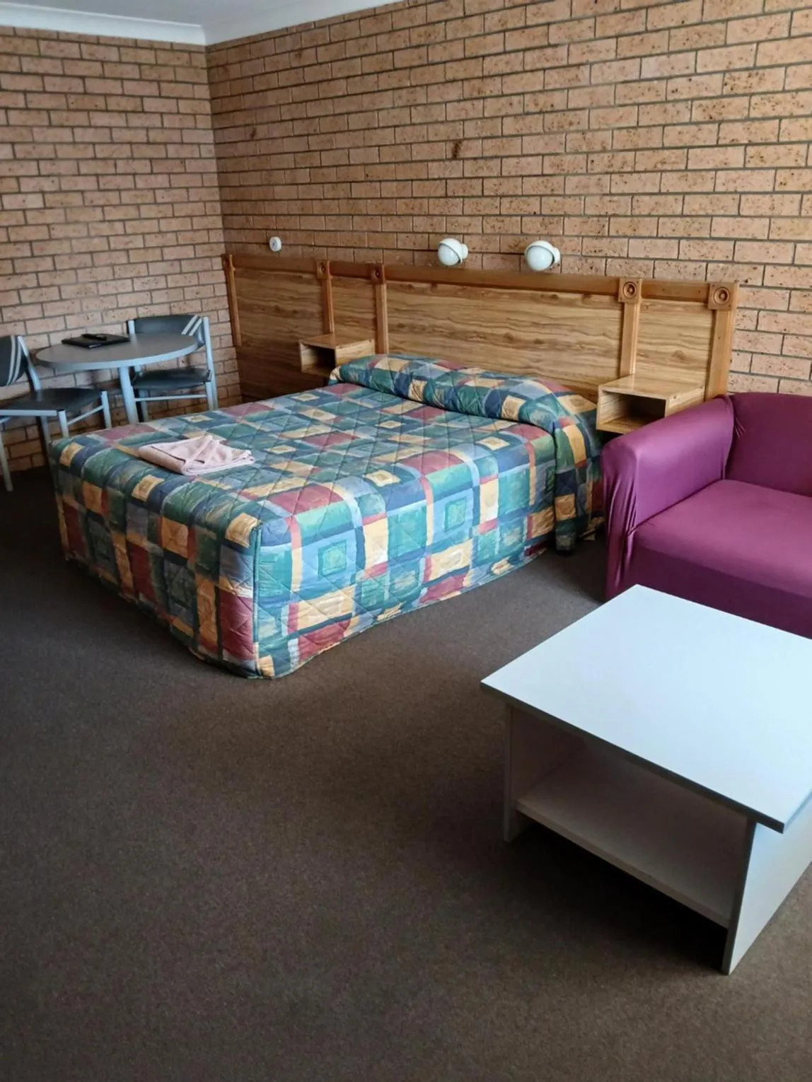 Bedroom, Bed in Aaron Inn Motel