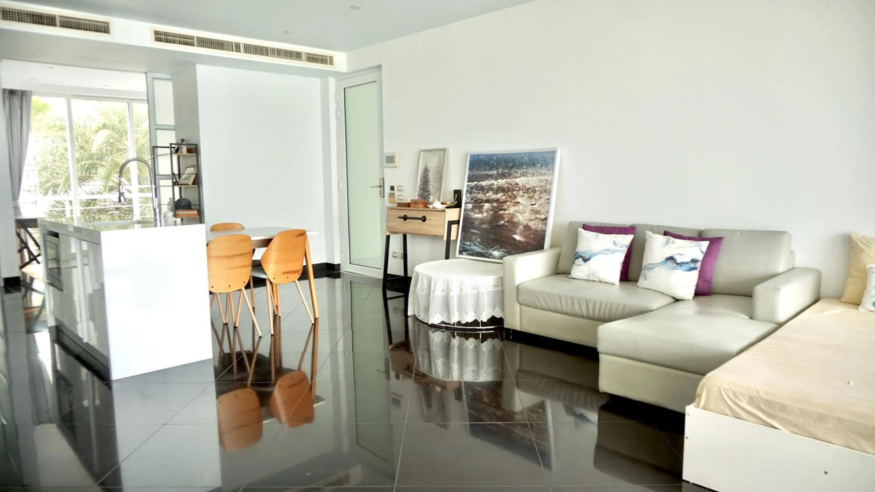 Two-Bedroom Apartment - Oceanfront  in Pure Sunset Beach - By Mikihollick