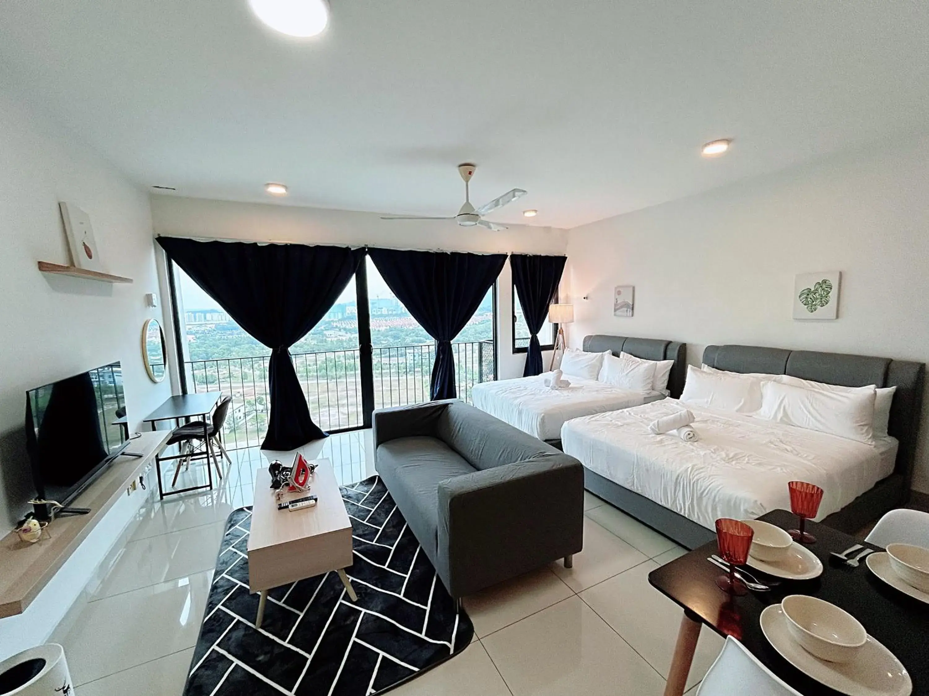 Trefoil by Manhattan Group Trefoil by Manhattan Group