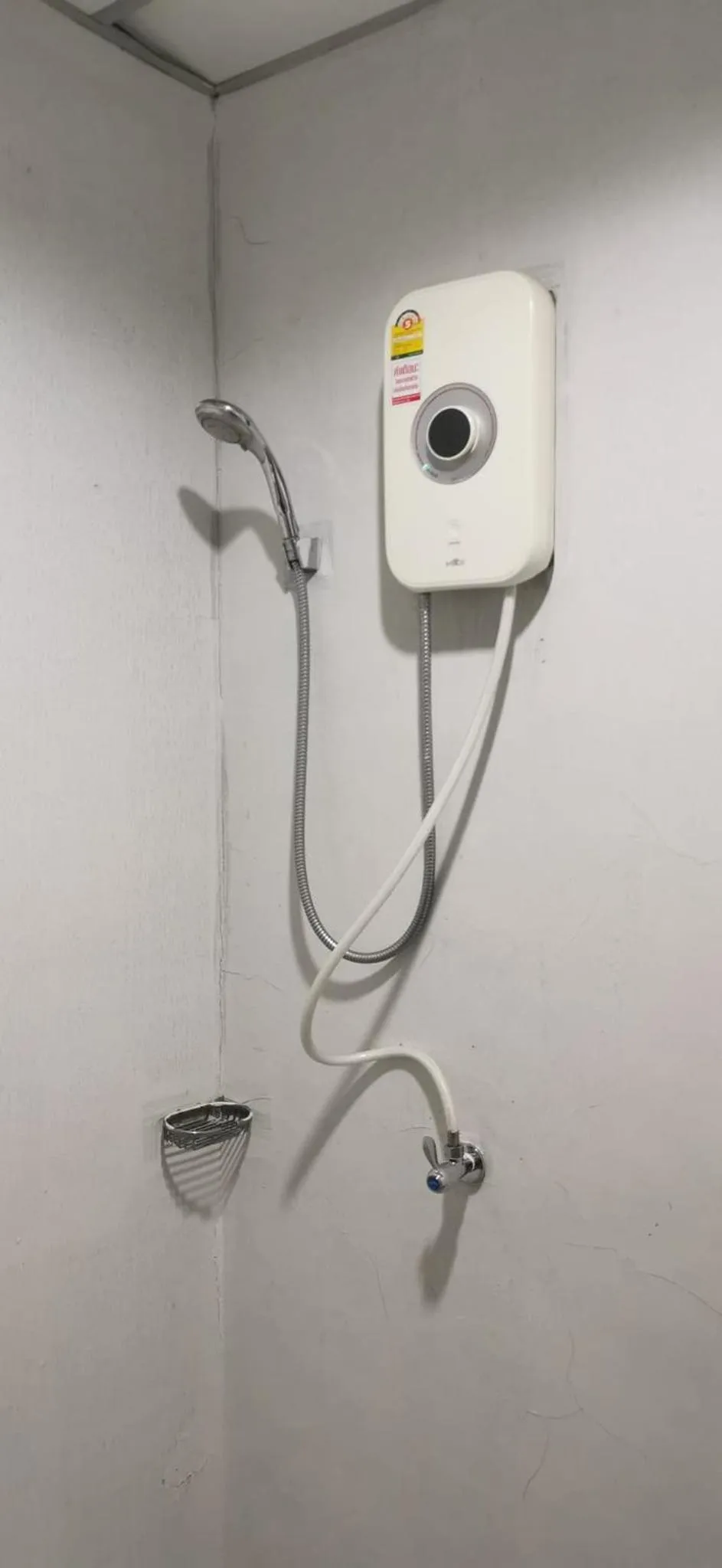 Shower in XX GO INN Khaosan Road BKK - Grand Palace