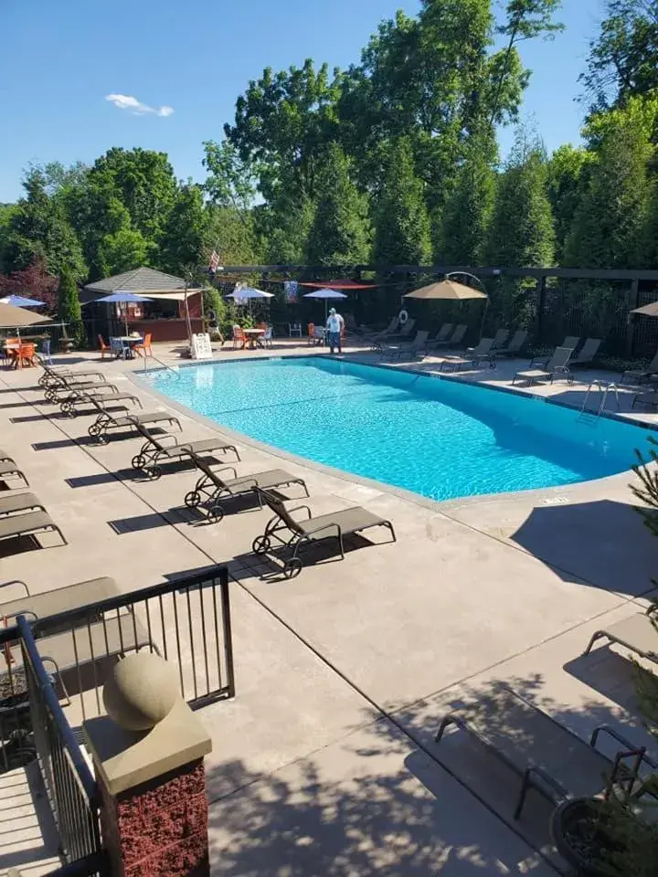 Swimming pool in New Hope Inn & Suites Swimming pool in New Hope Inn & Suites
