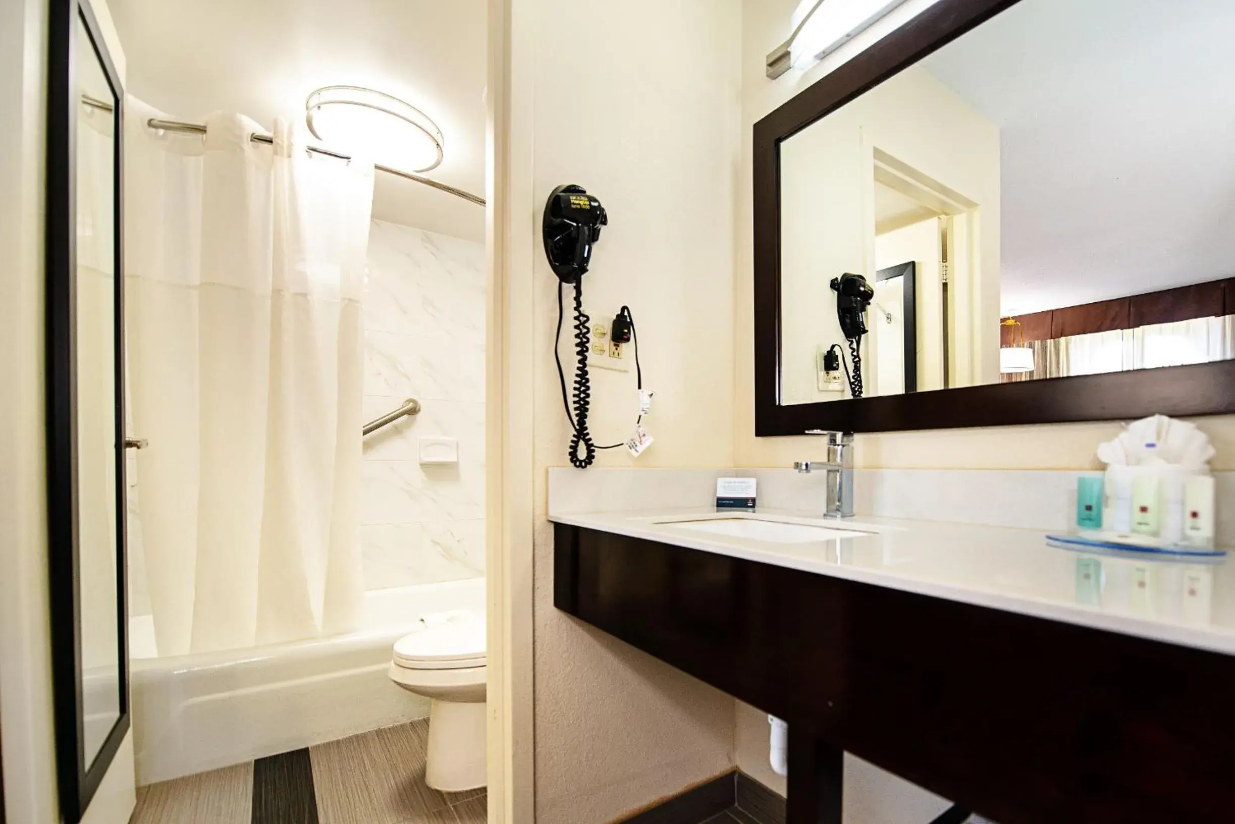 Double Room with Two Double Beds - Non-Smoking in New Hope Inn & Suites Double Room with Two Double Beds - Non-Smoking in New Hope Inn & Suites