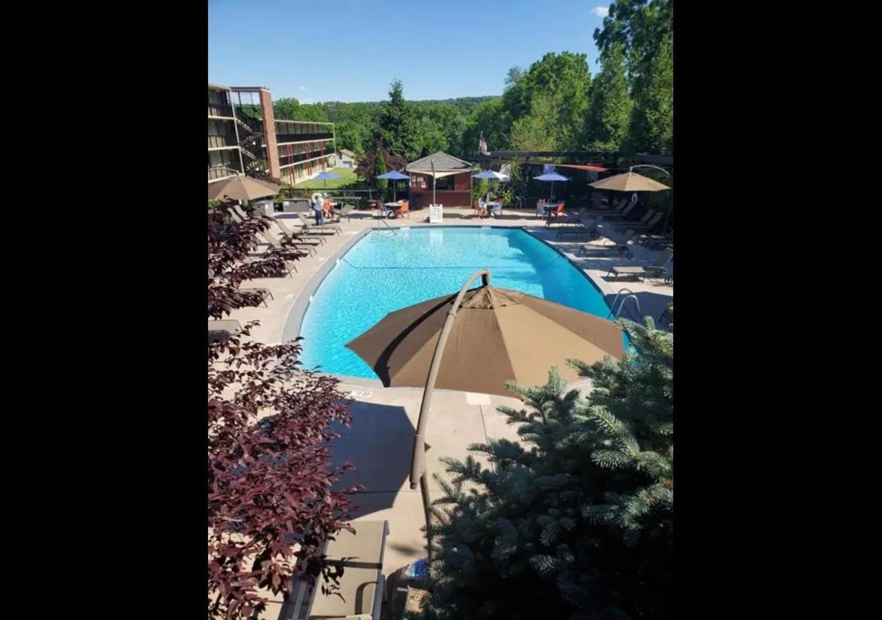 Swimming pool in New Hope Inn & Suites
