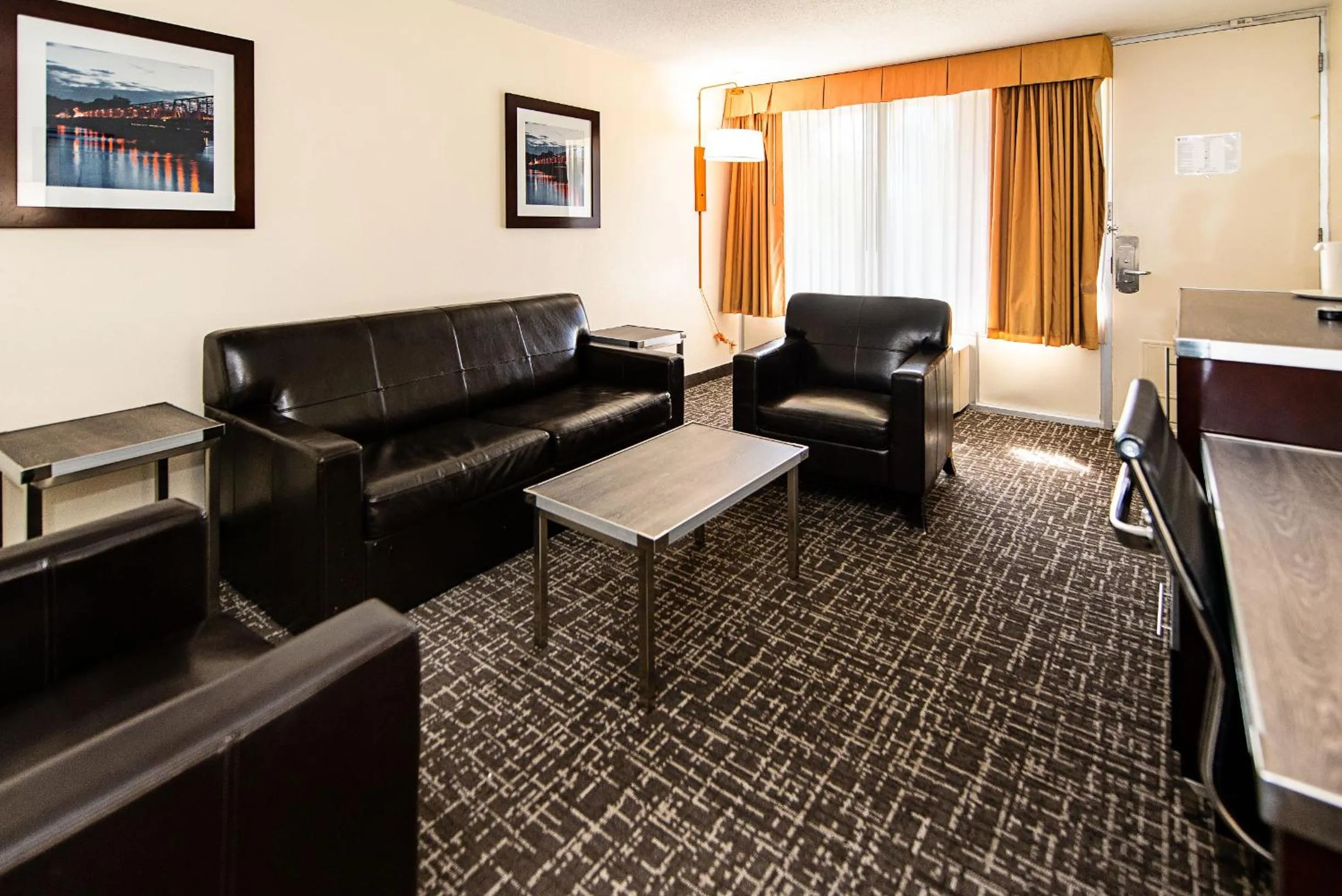 Seating area in New Hope Inn & Suites